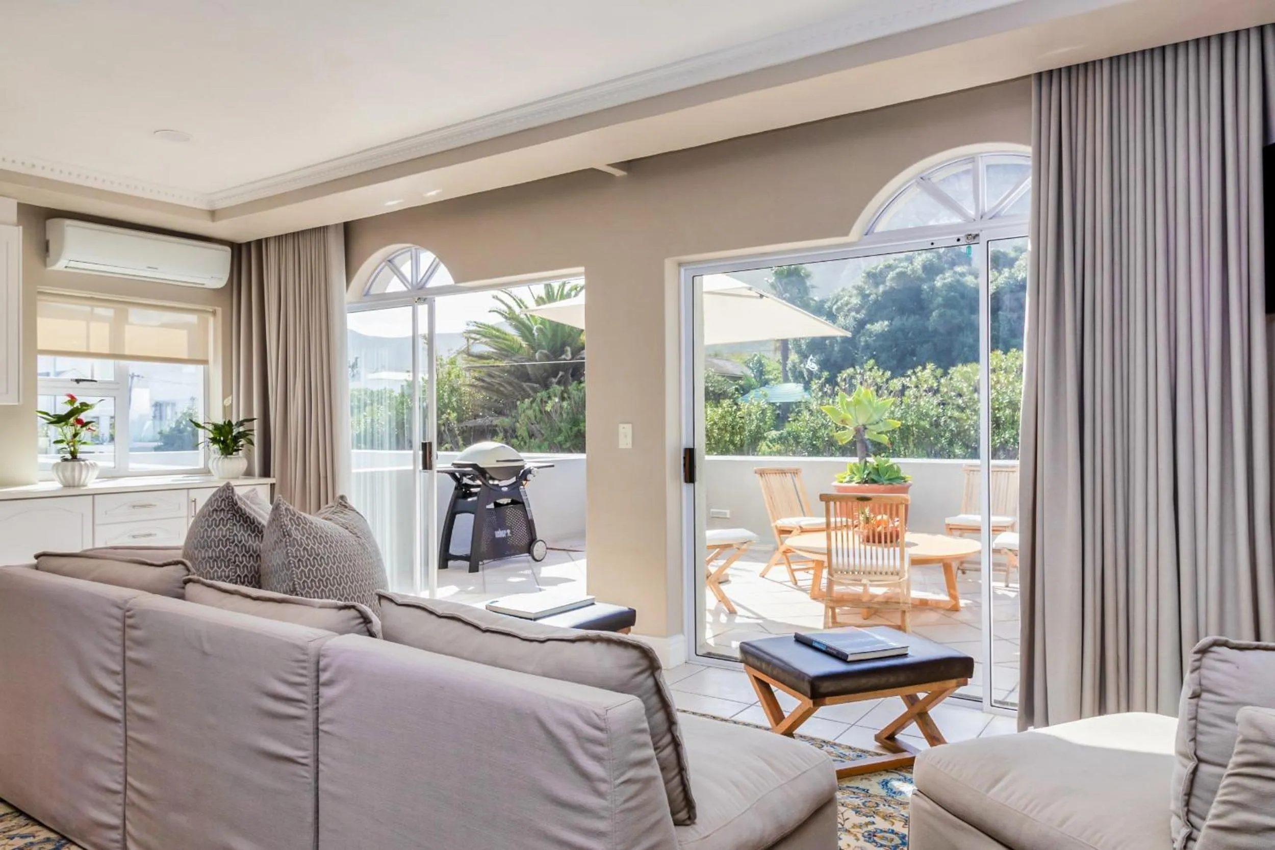 Hermanus Beachfront Lodge - Solar Power