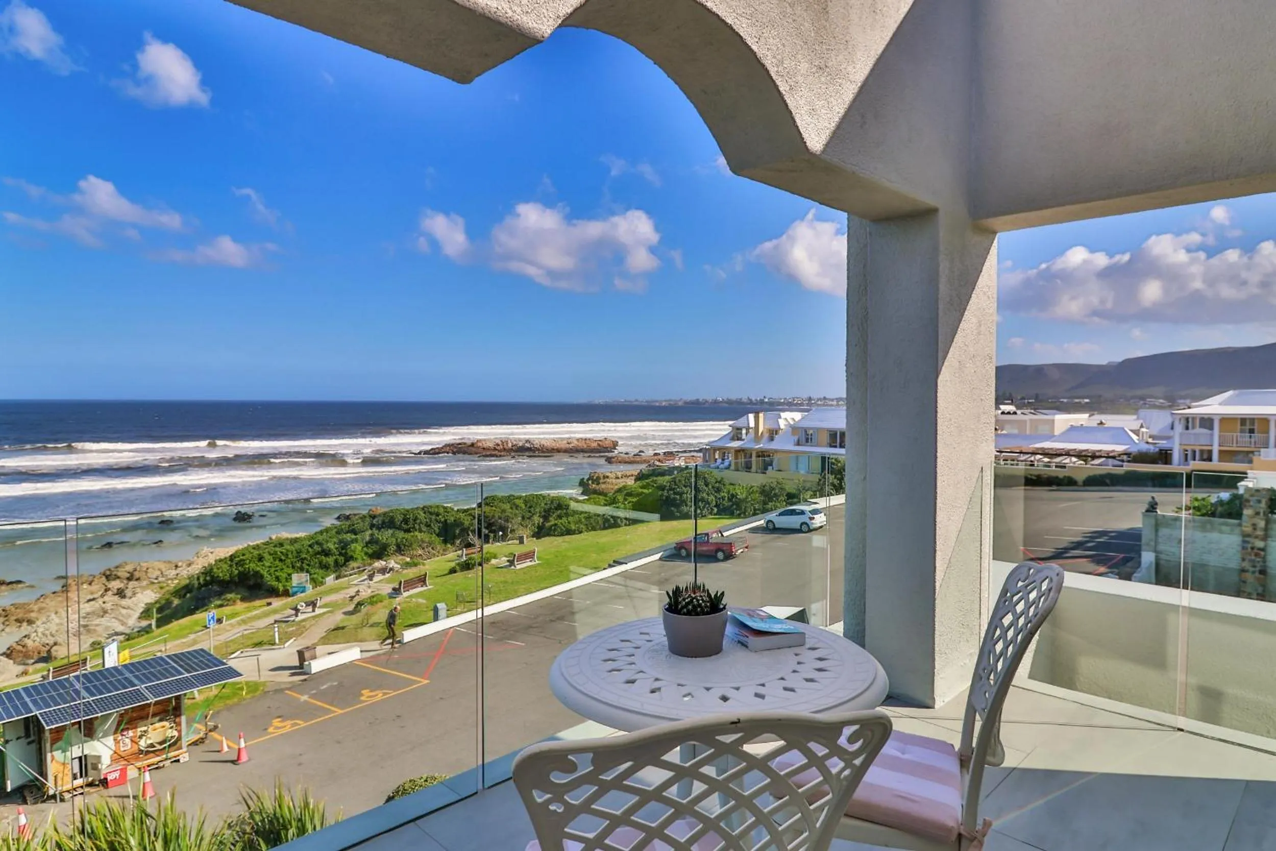 Hermanus Beachfront Lodge - Solar Power
