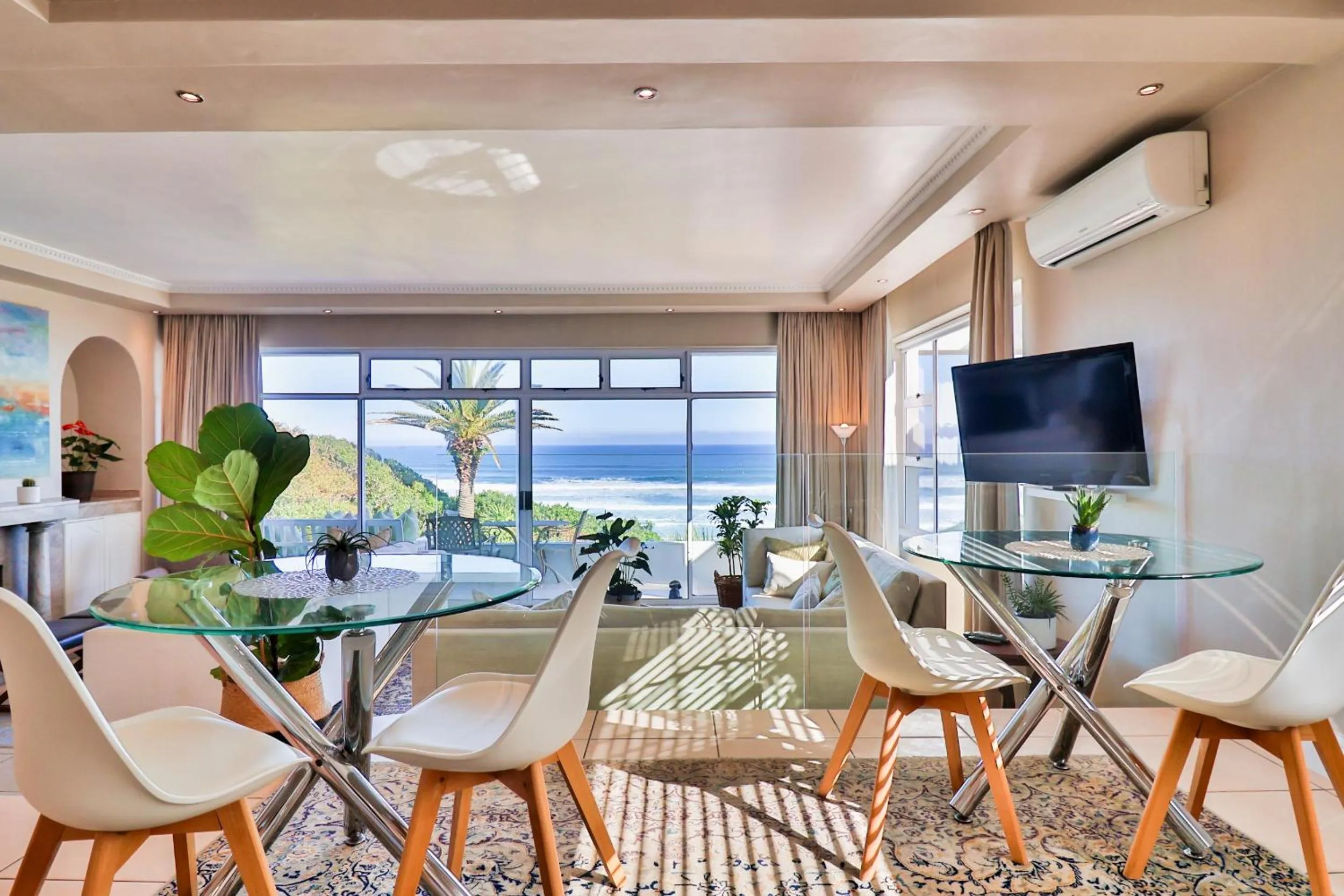 Hermanus Beachfront Lodge - Solar Power