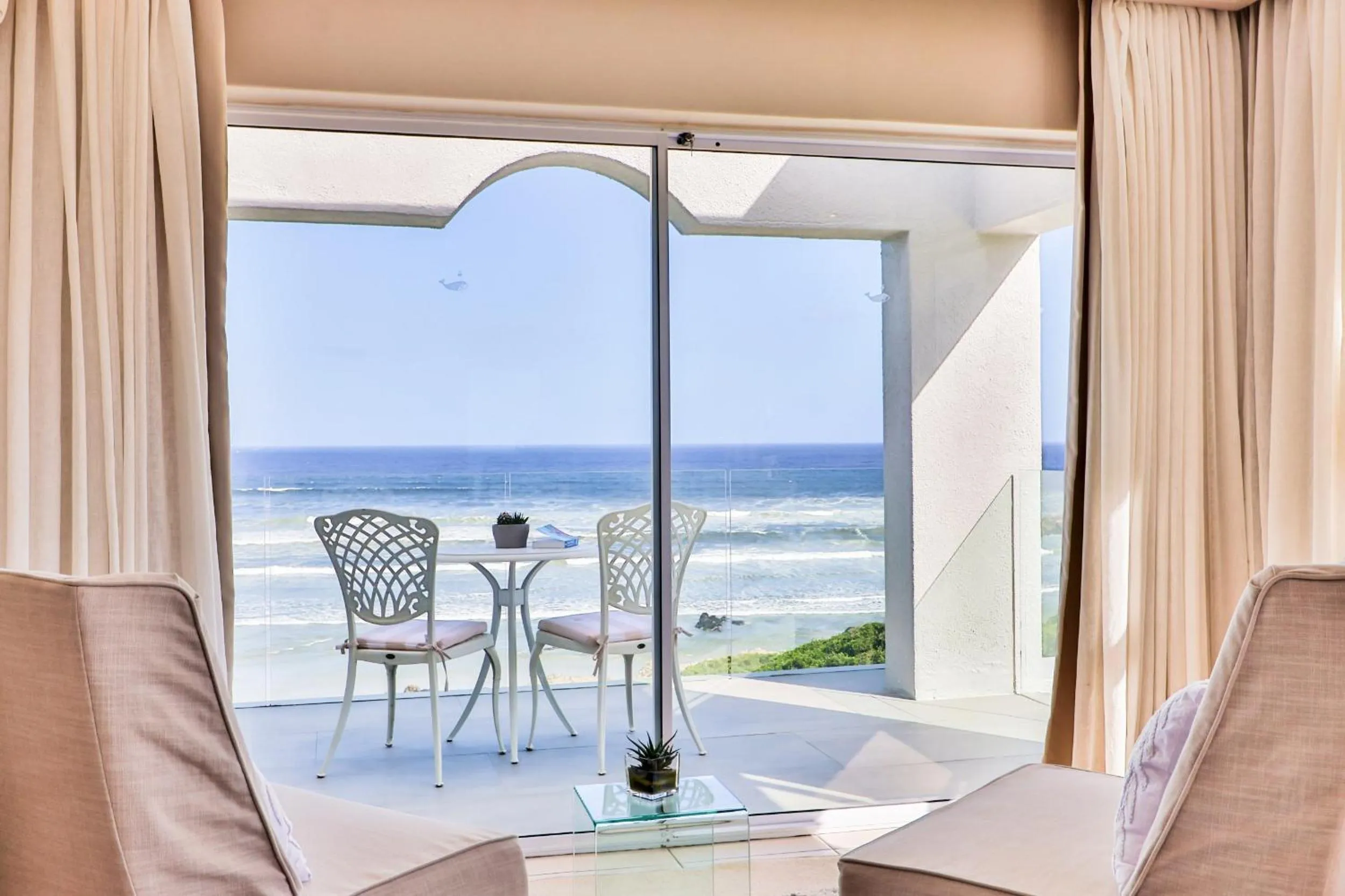 Hermanus Beachfront Lodge - Solar Power