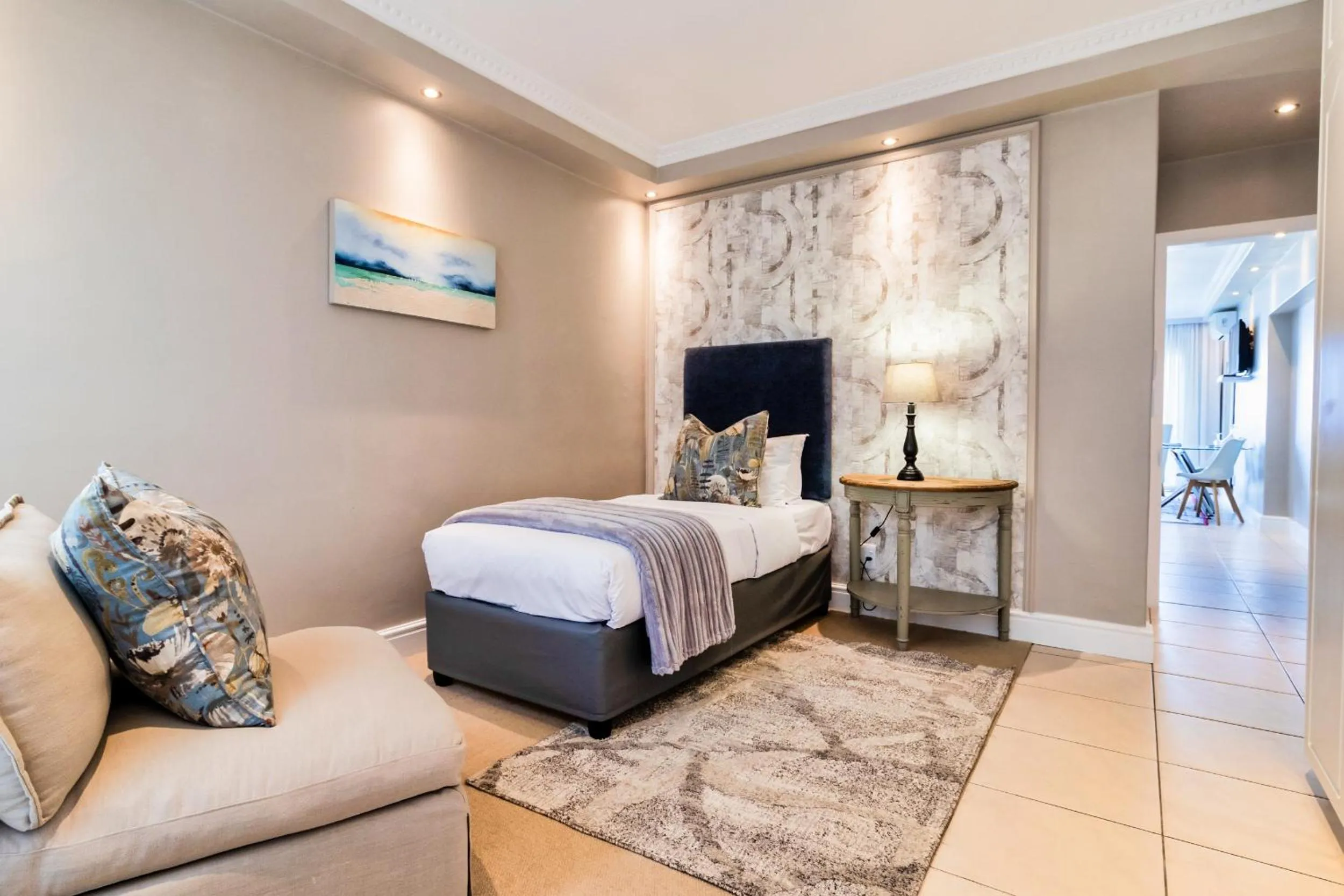 Bed in Hermanus Beachfront Lodge - Solar Power