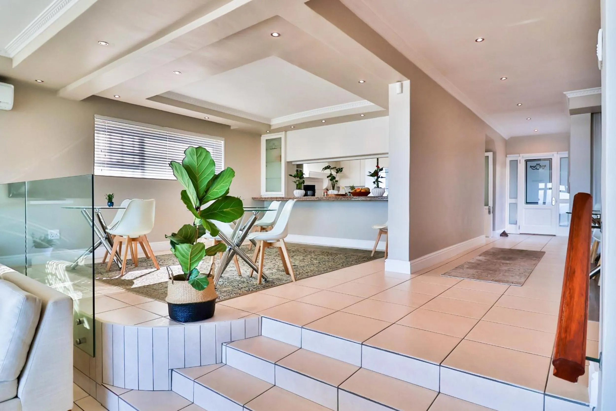 Hermanus Beachfront Lodge - Solar Power