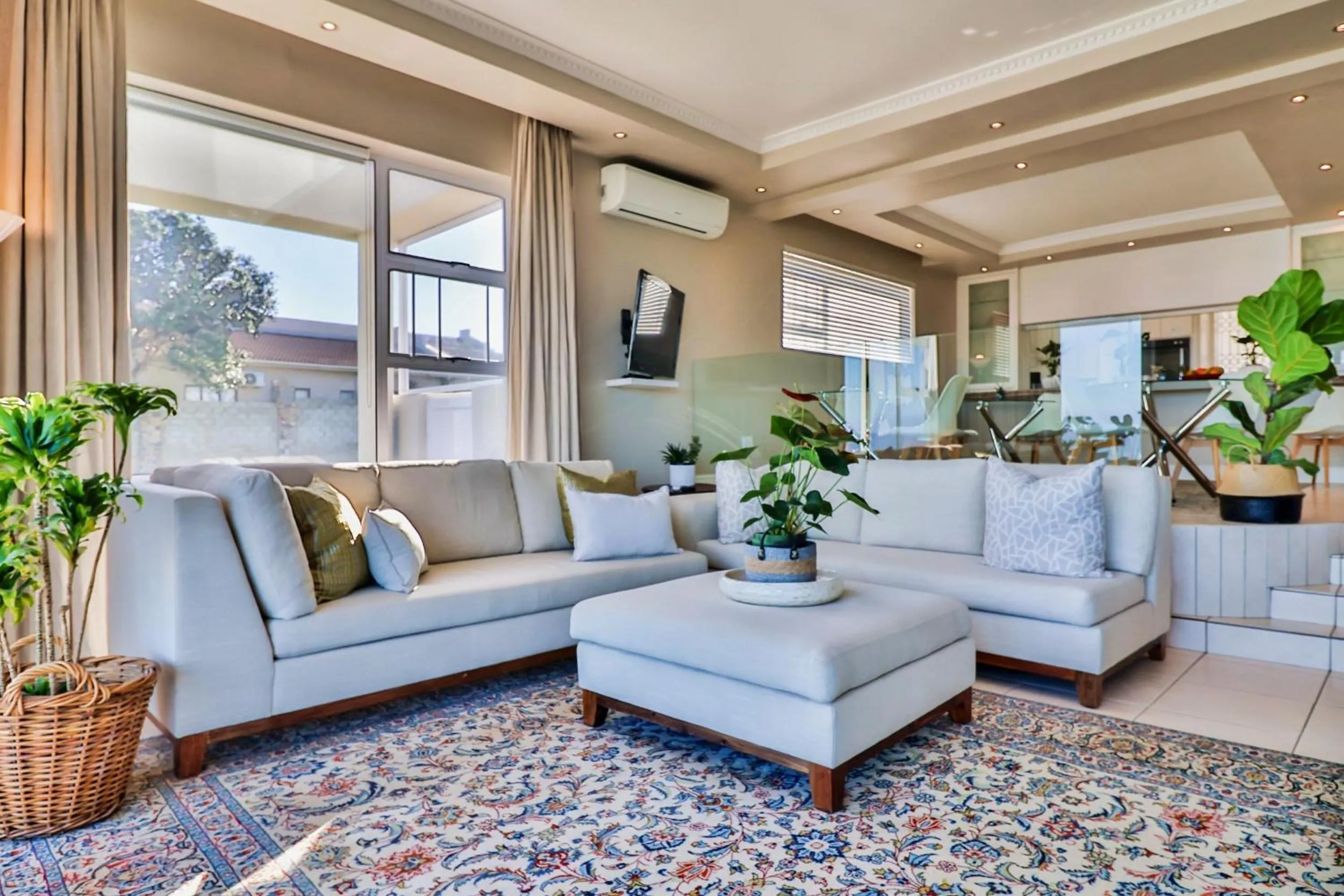 Hermanus Beachfront Lodge - Solar Power