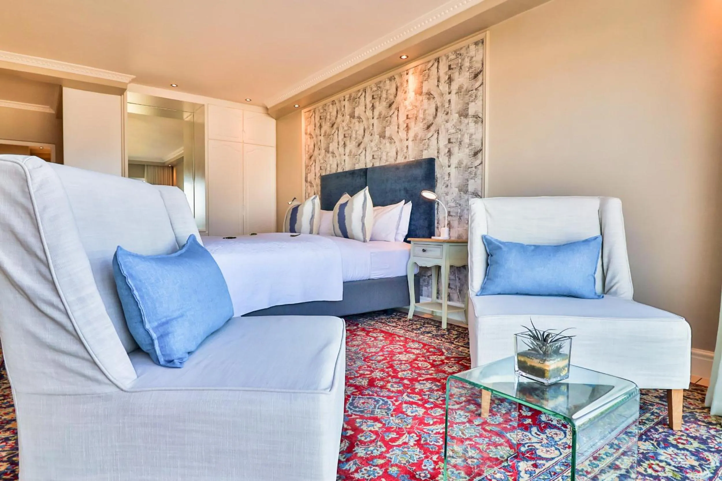 Hermanus Beachfront Lodge - Solar Power