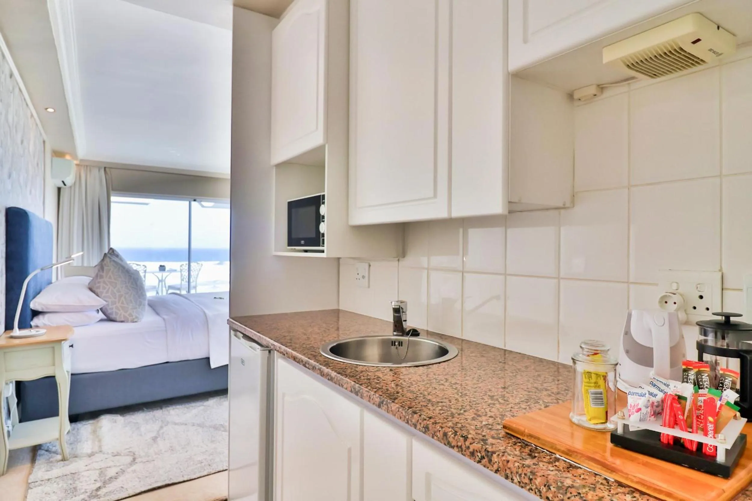 Hermanus Beachfront Lodge - Solar Power