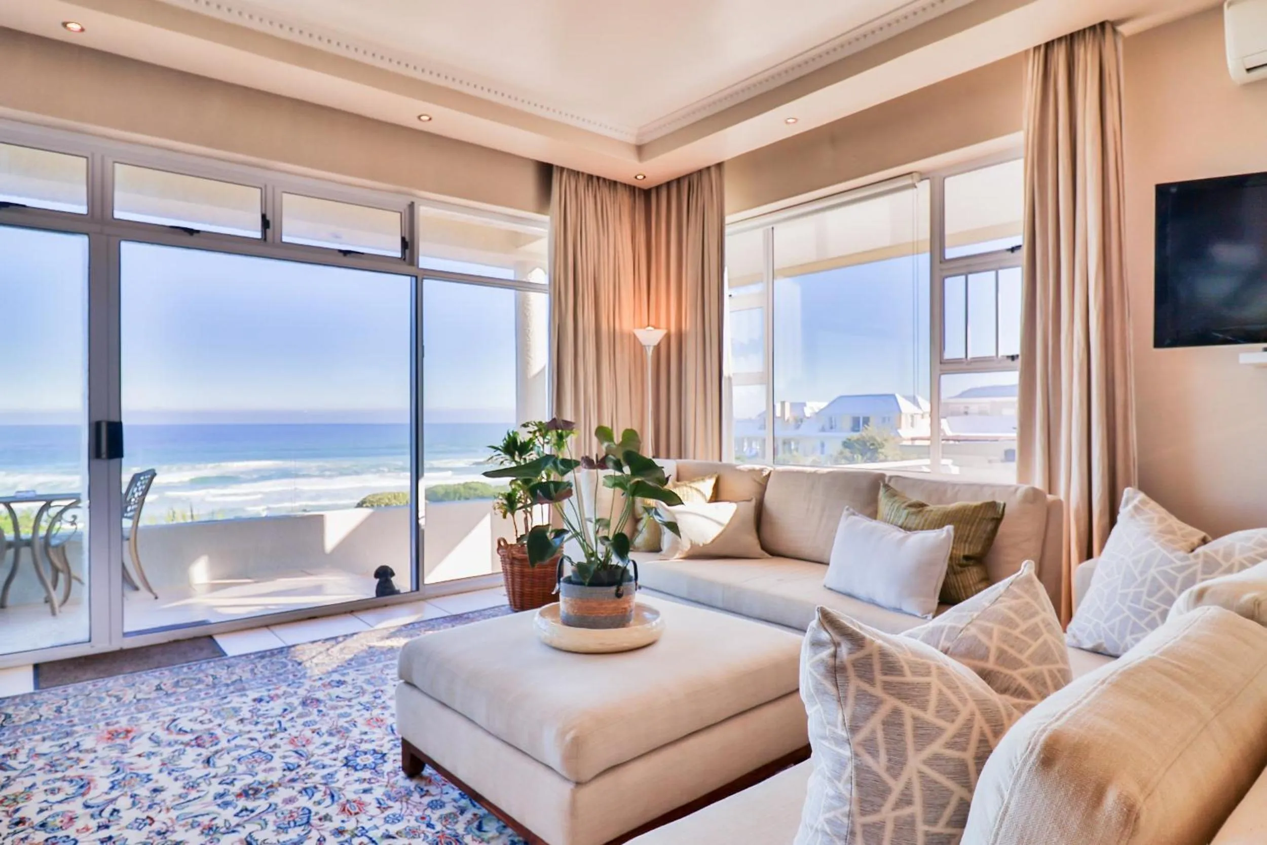 Hermanus Beachfront Lodge - Solar Power