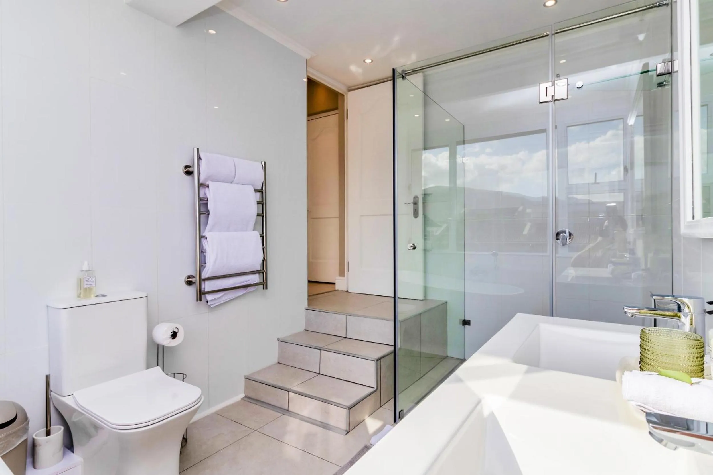 Hermanus Beachfront Lodge - Solar Power