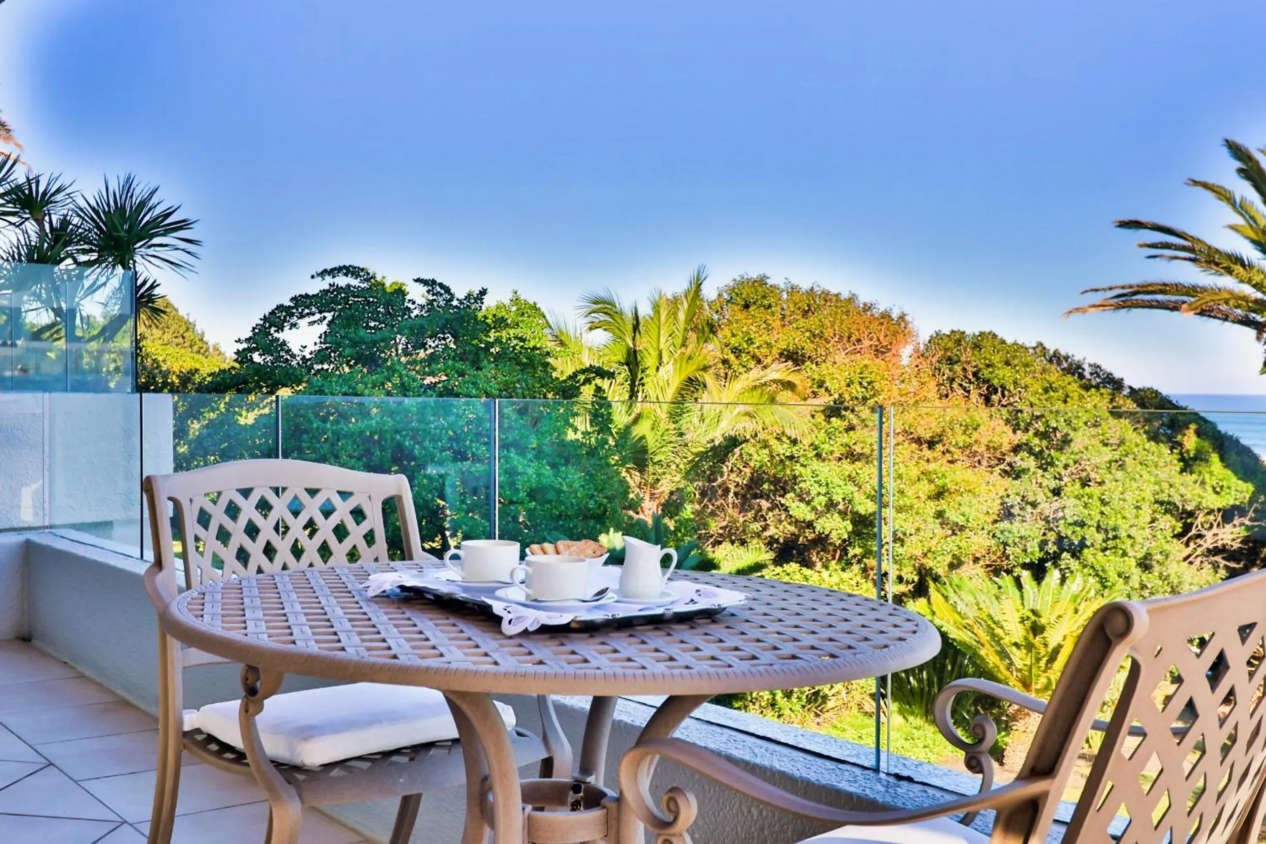 Hermanus Beachfront Lodge - Solar Power