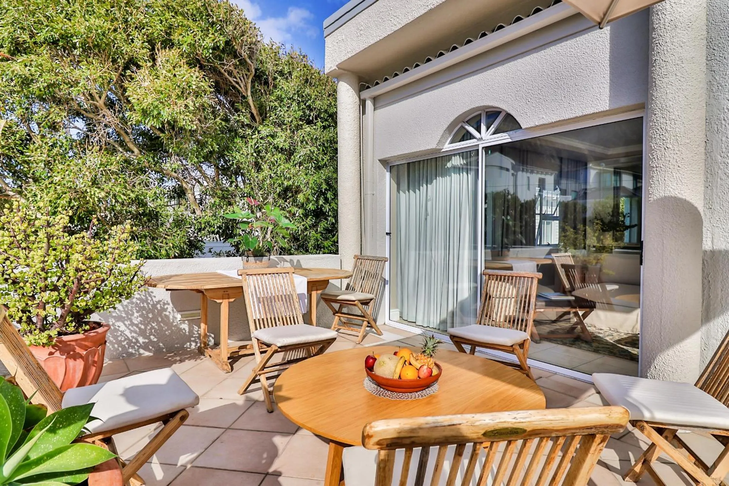 Hermanus Beachfront Lodge - Solar Power