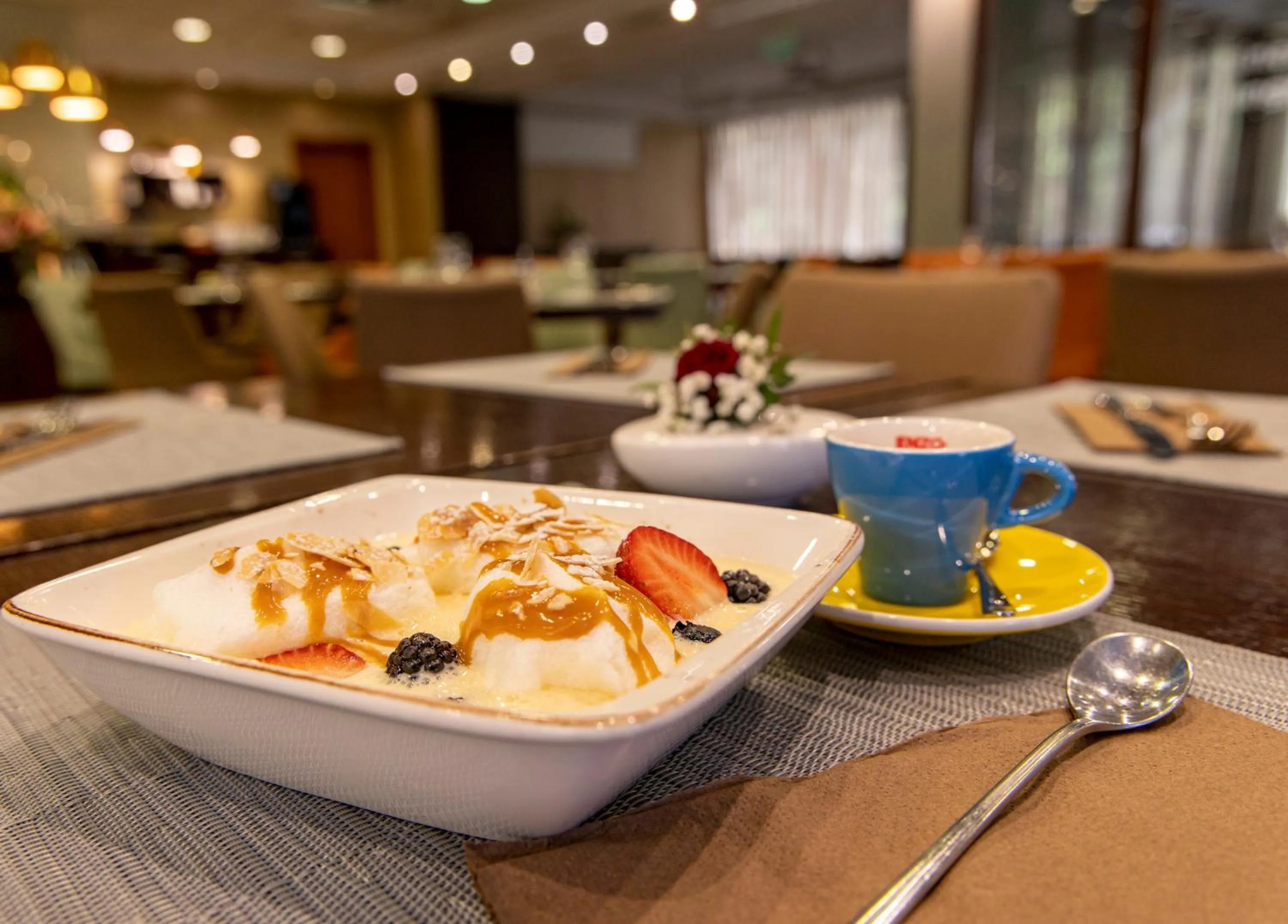 Restaurant/places to eat in Lion's Garden Hotel