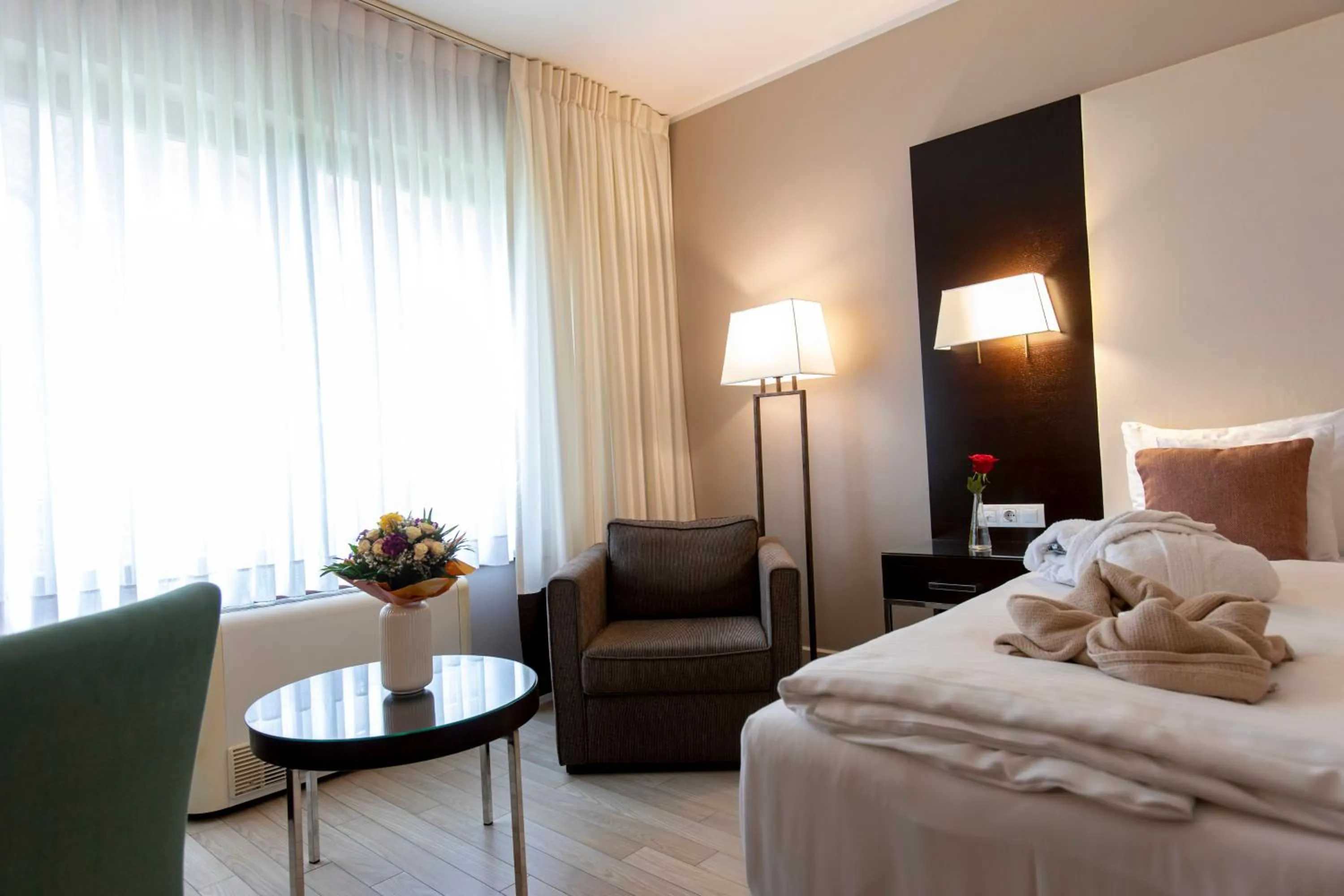 Photo of the whole room, Bed in Lion's Garden Hotel