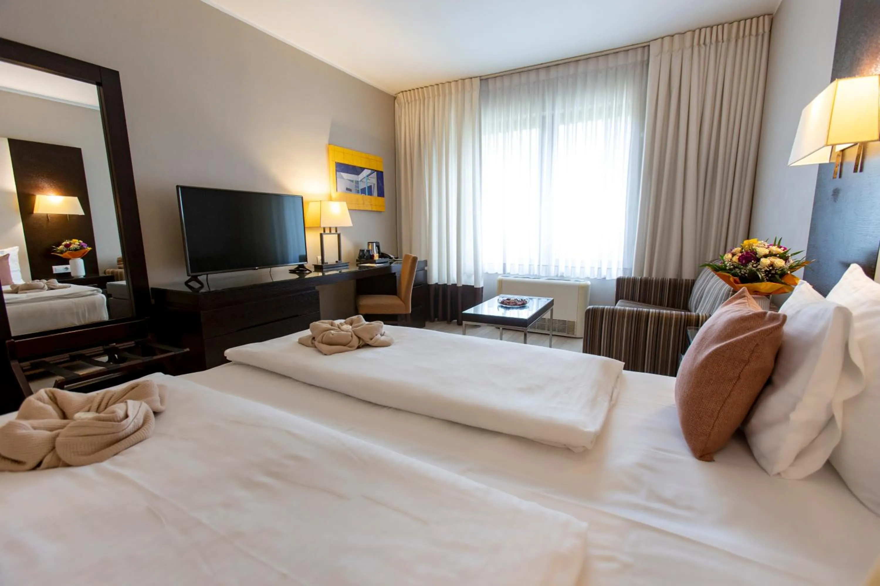 Photo of the whole room, Bed in Lion's Garden Hotel