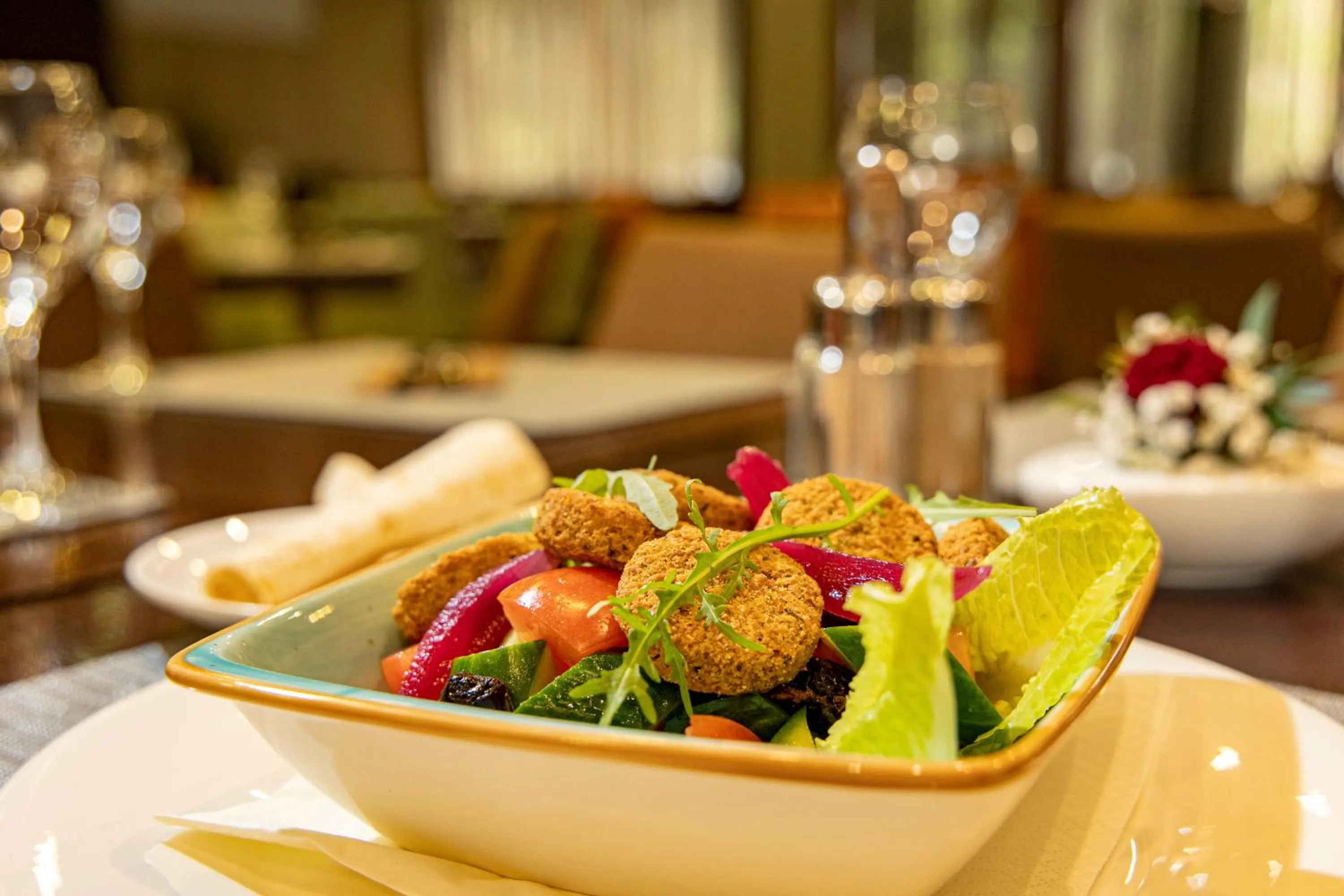 Restaurant/places to eat in Lion's Garden Hotel