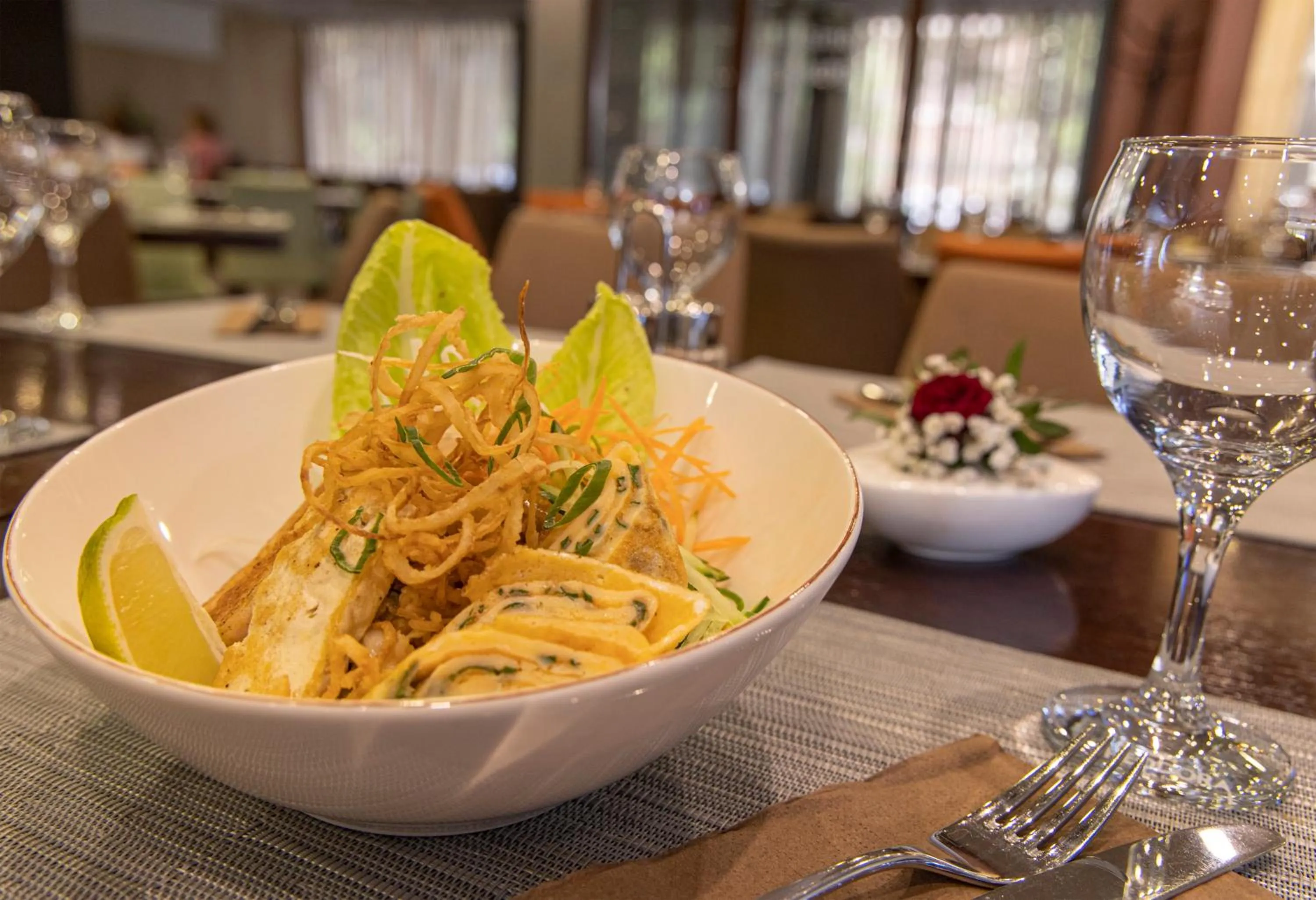 Restaurant/places to eat in Lion's Garden Hotel