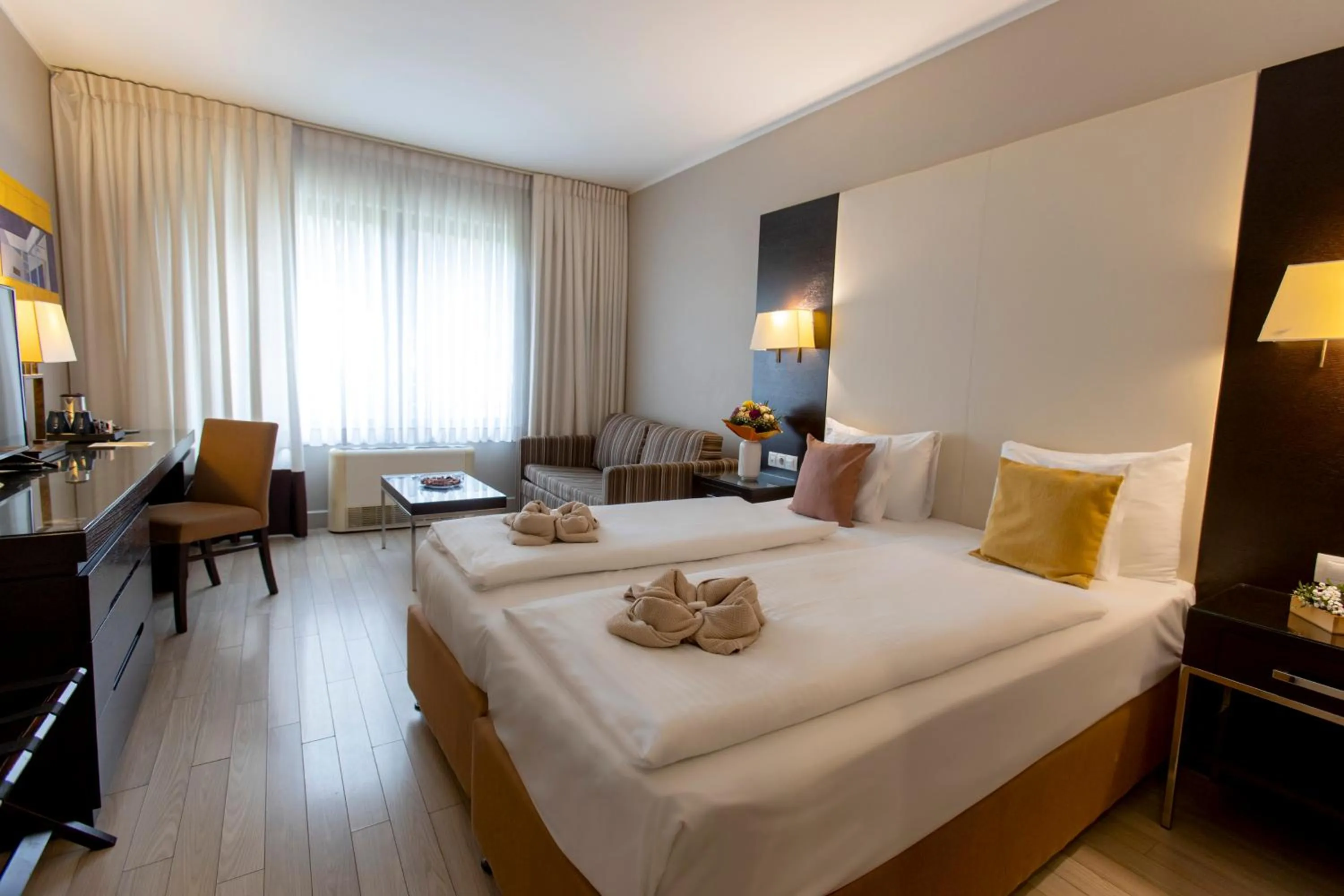 Bed in Lion's Garden Hotel