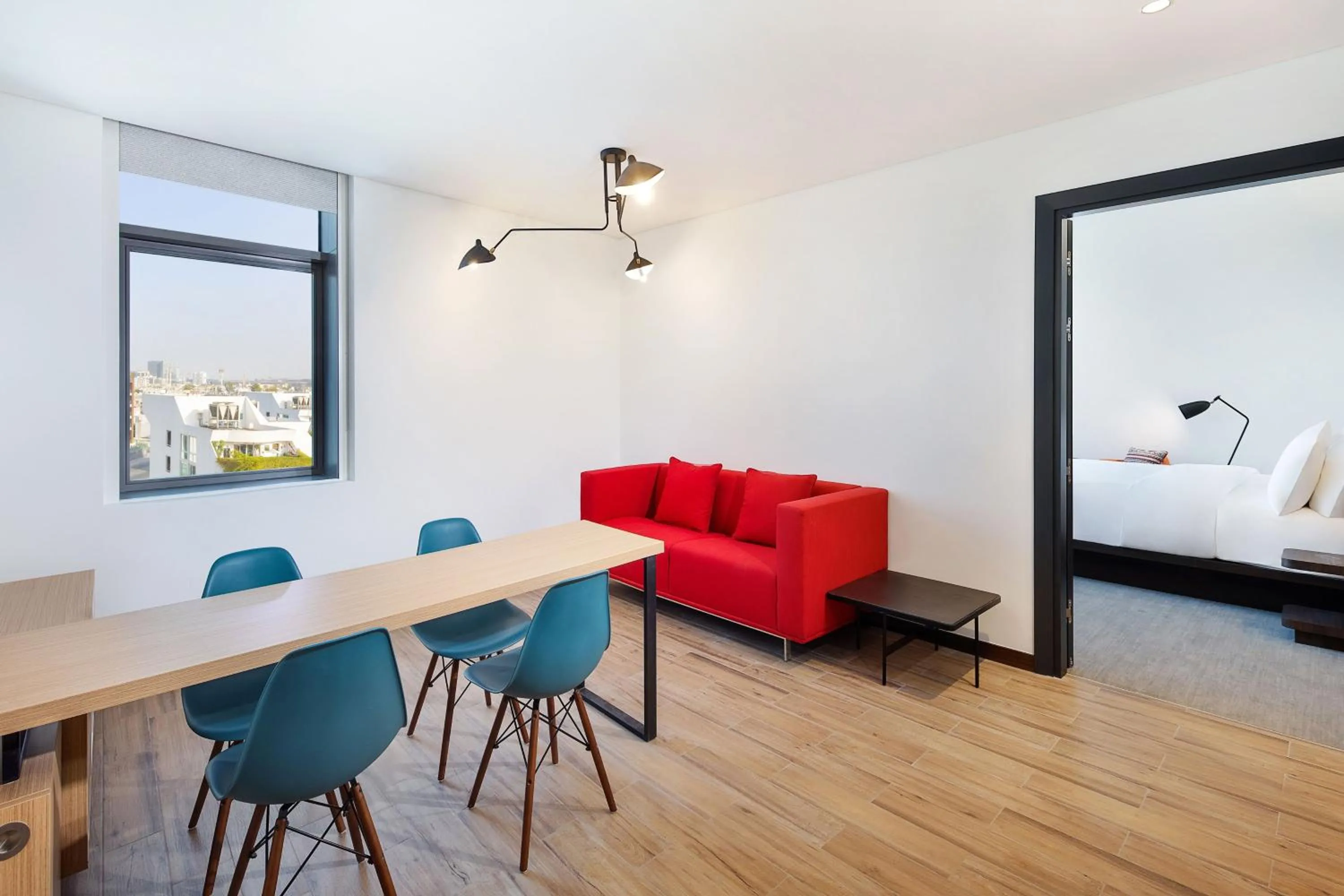 Photo of the whole room, Bed in Aloft Dubai Airport