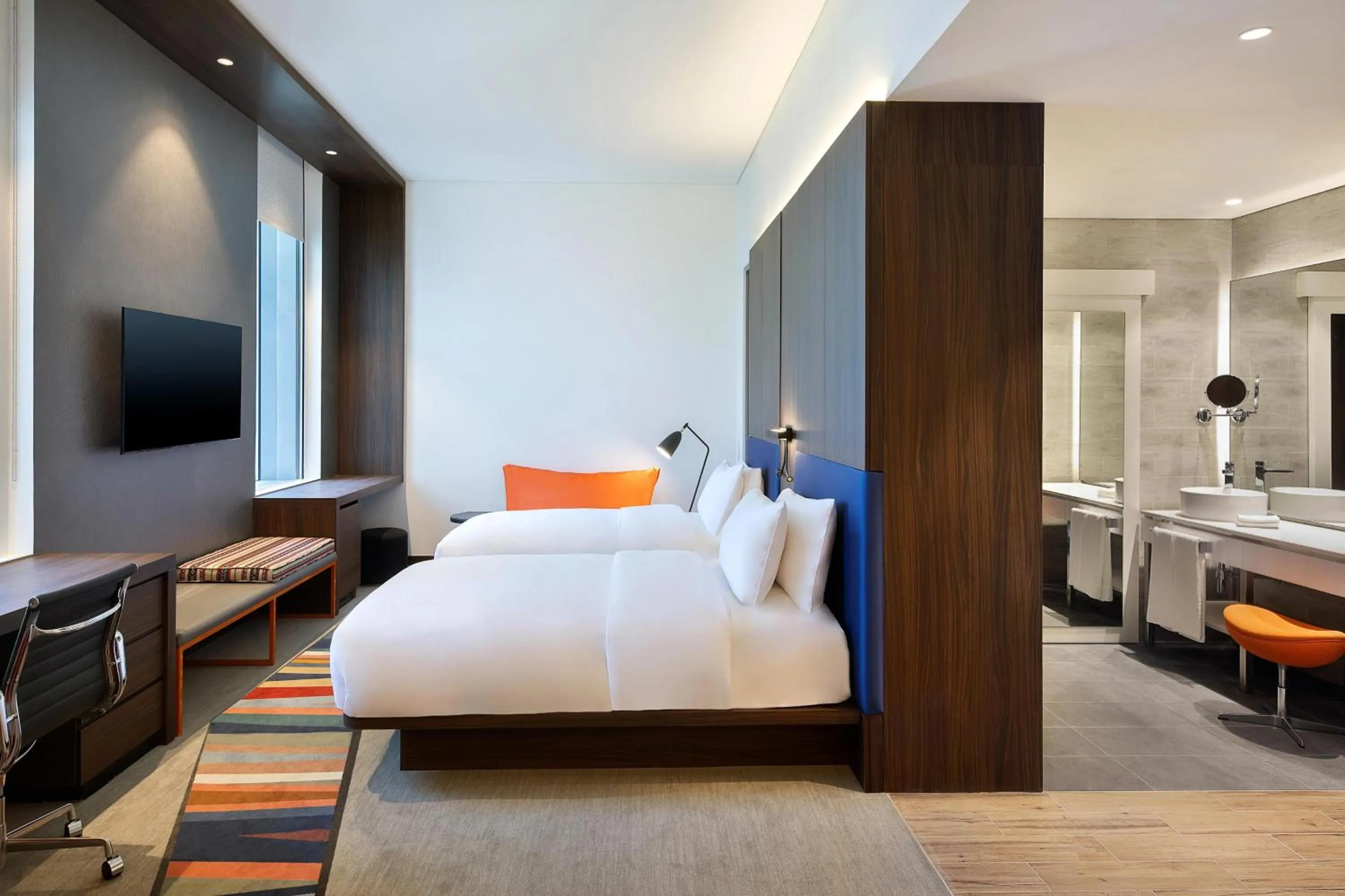 Photo of the whole room, Bed in Aloft Dubai Airport