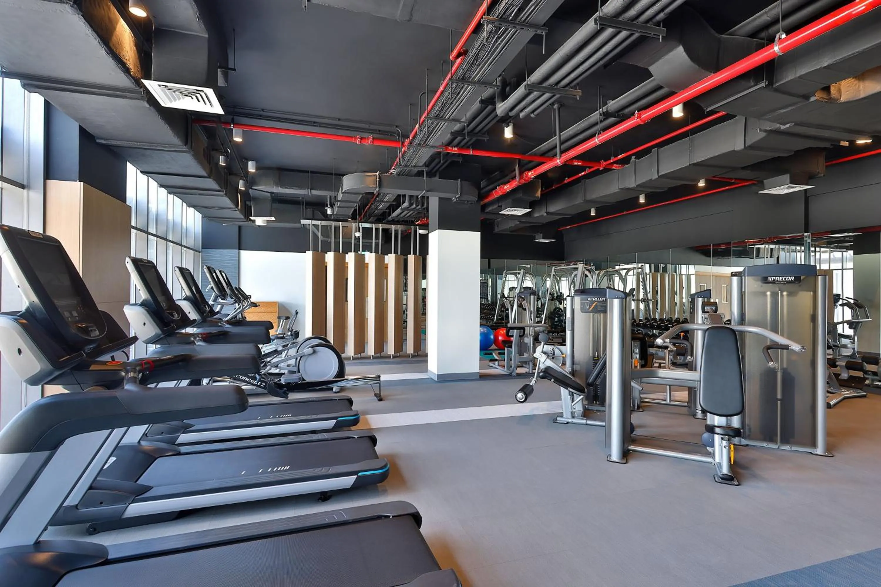 Fitness centre/facilities in Element Dubai Airport