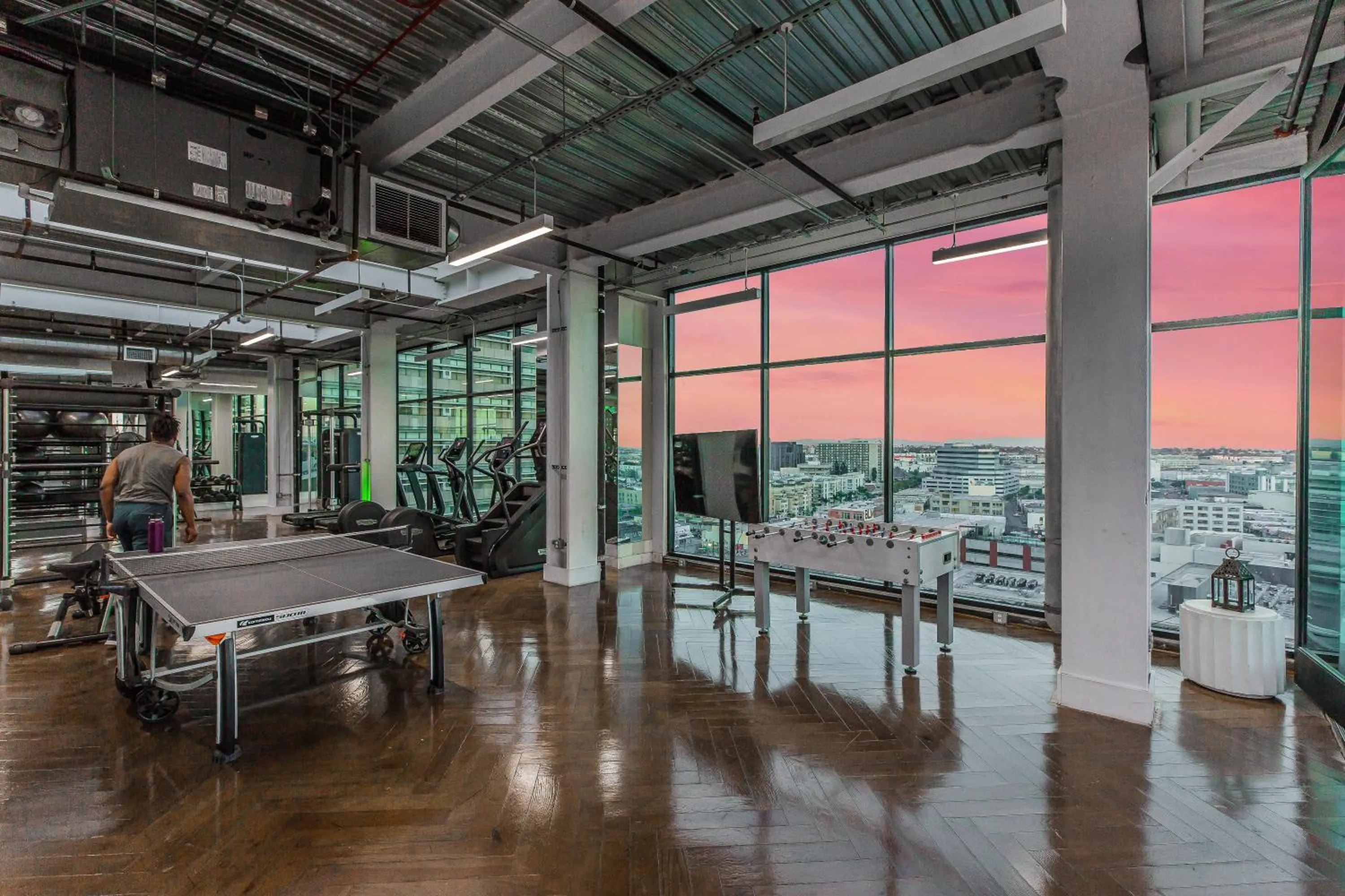 Fitness centre/facilities in One Lux Stay HWH Downtown Los Angeles