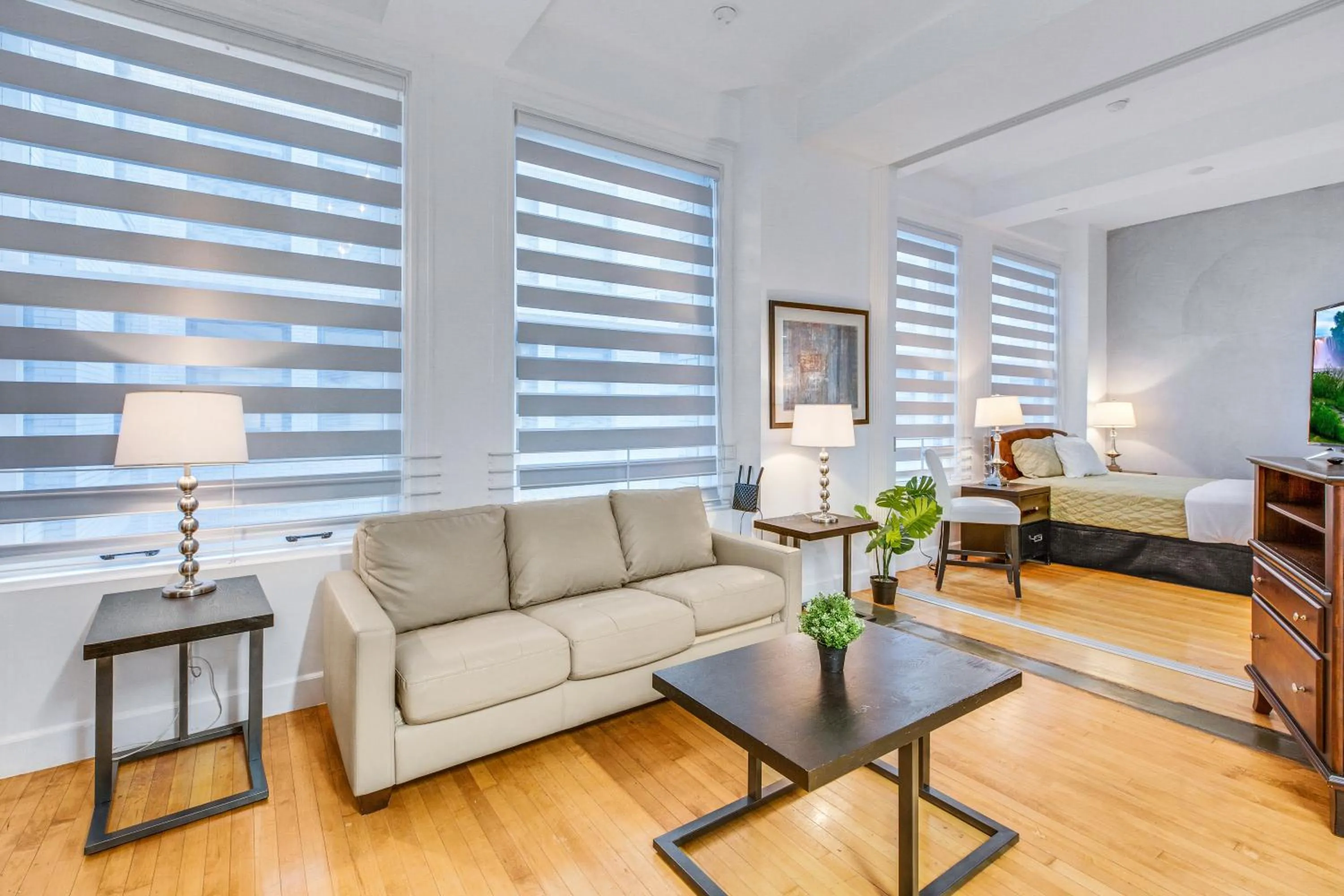 Living room in One Lux Stay HWH Downtown Los Angeles