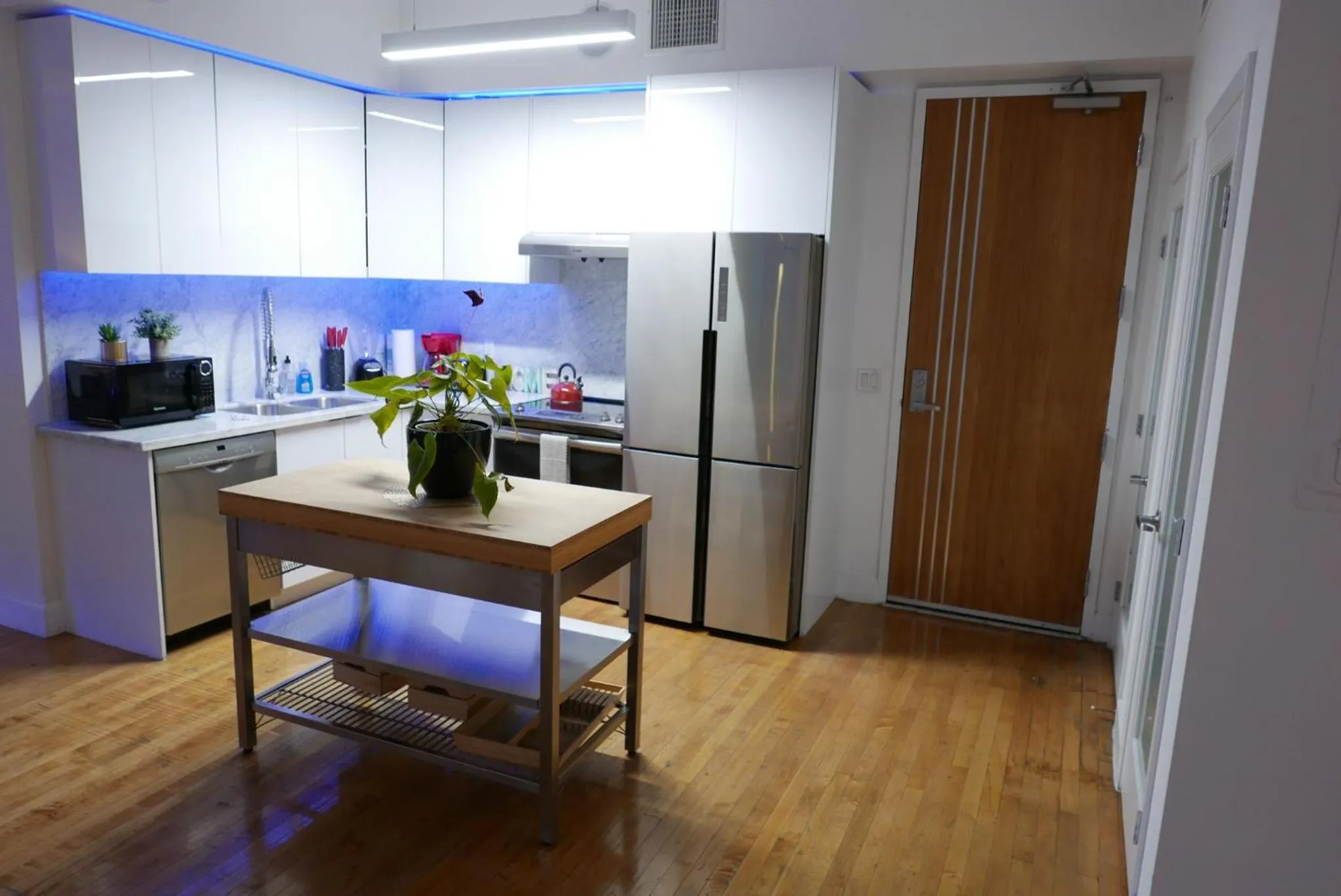 Kitchen or kitchenette in One Lux Stay HWH Downtown Los Angeles