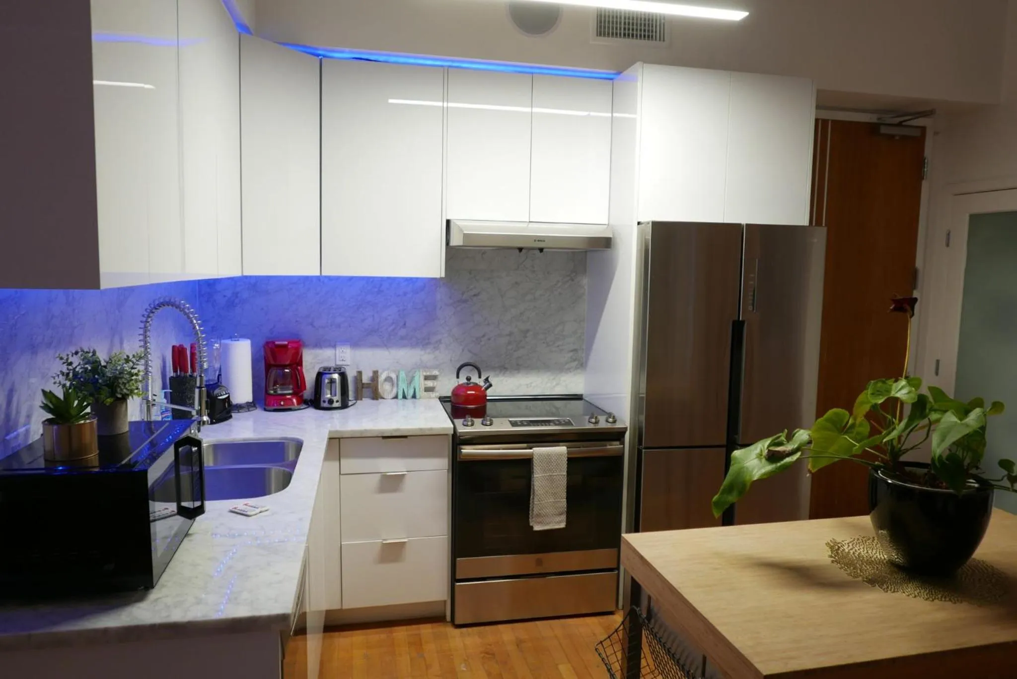 Kitchen or kitchenette in One Lux Stay HWH Downtown Los Angeles