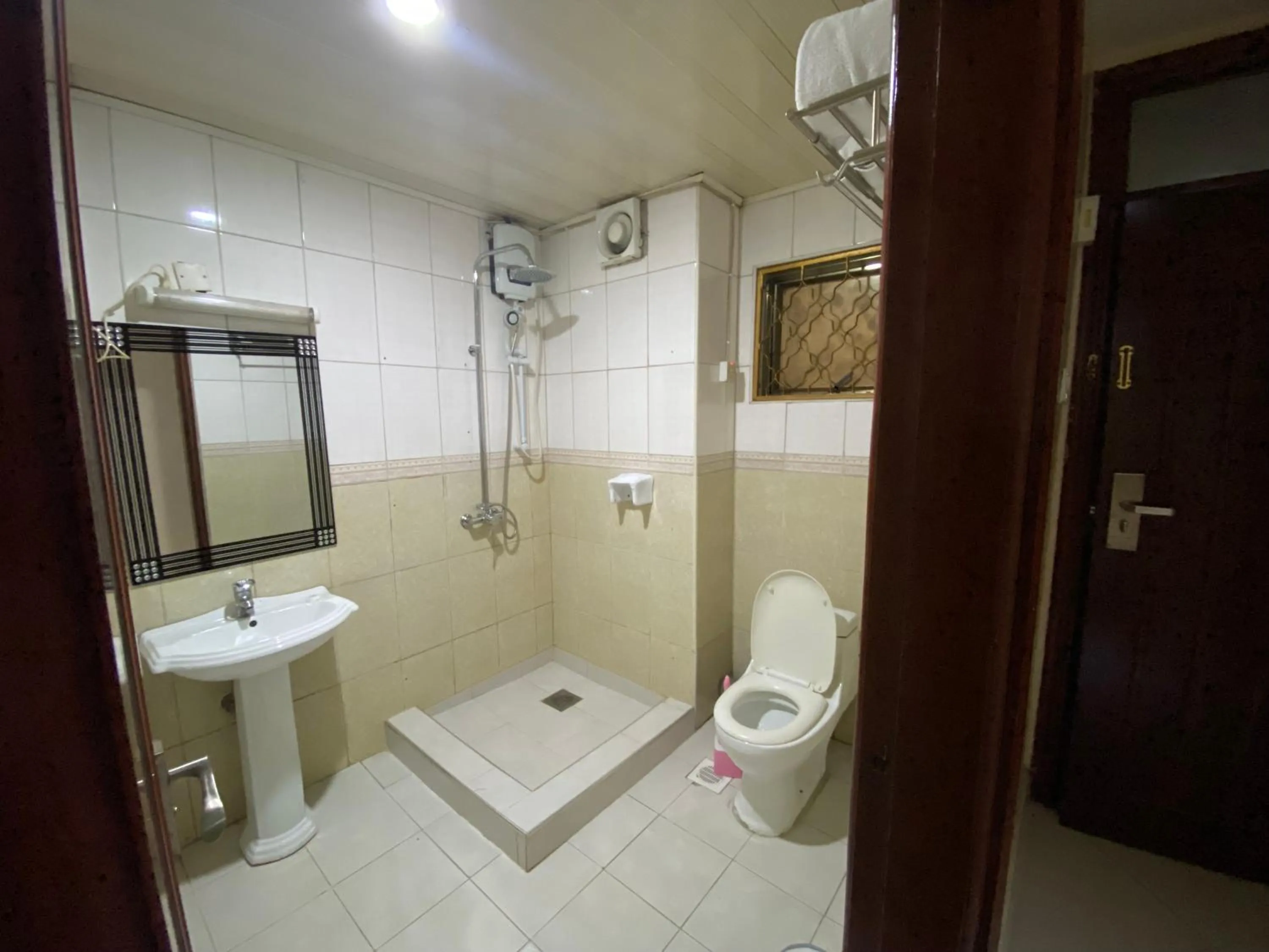 Toilet in La Grande Hotel