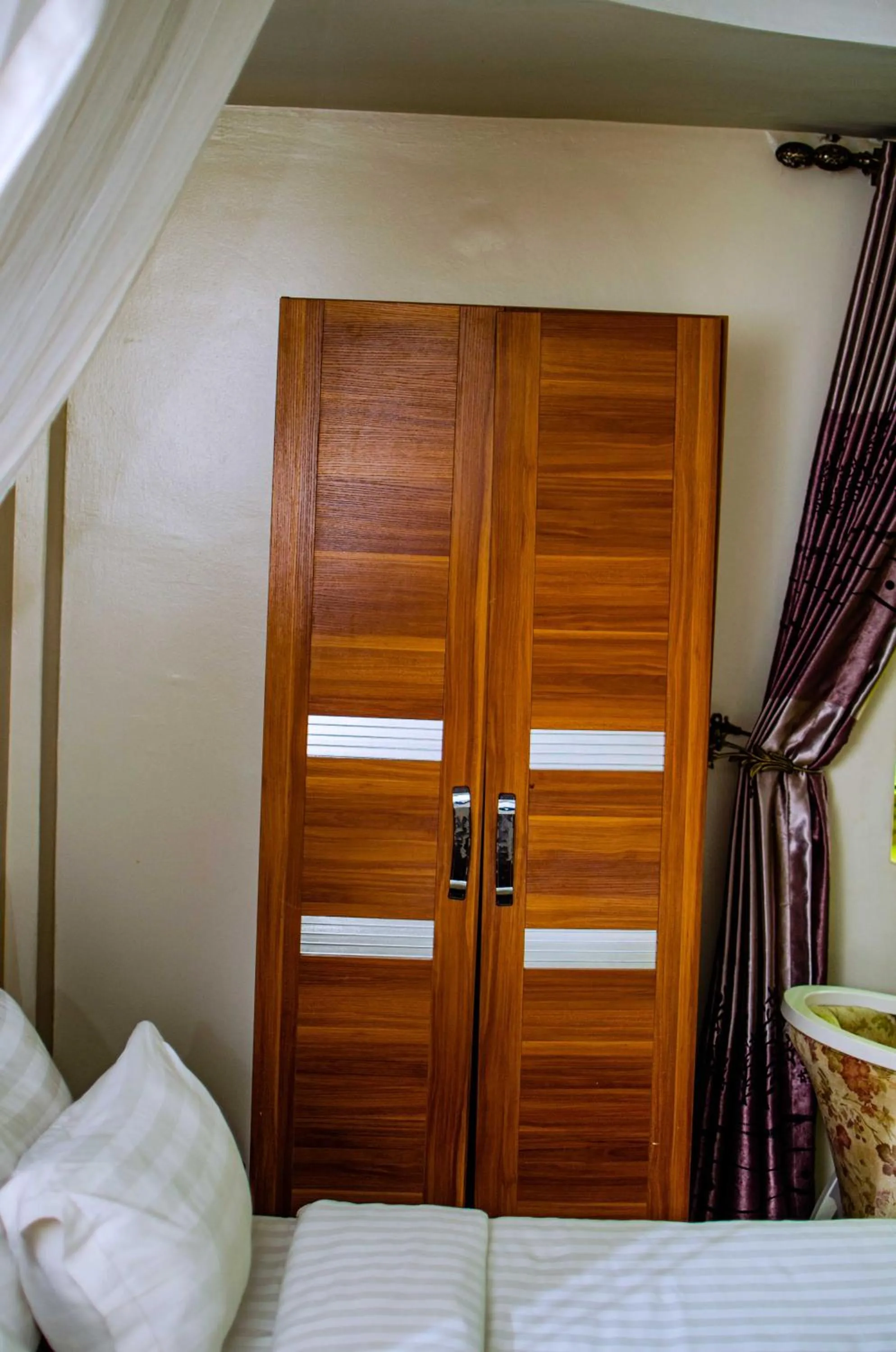 wardrobe, Bed in La Grande Hotel
