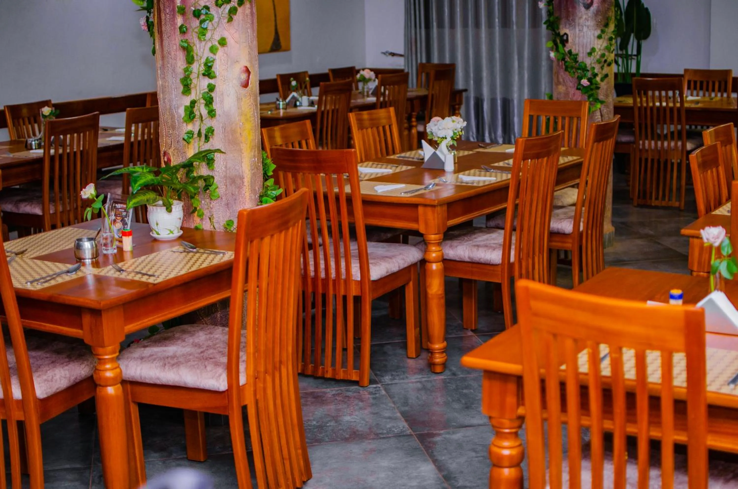 Restaurant/places to eat in La Grande Hotel