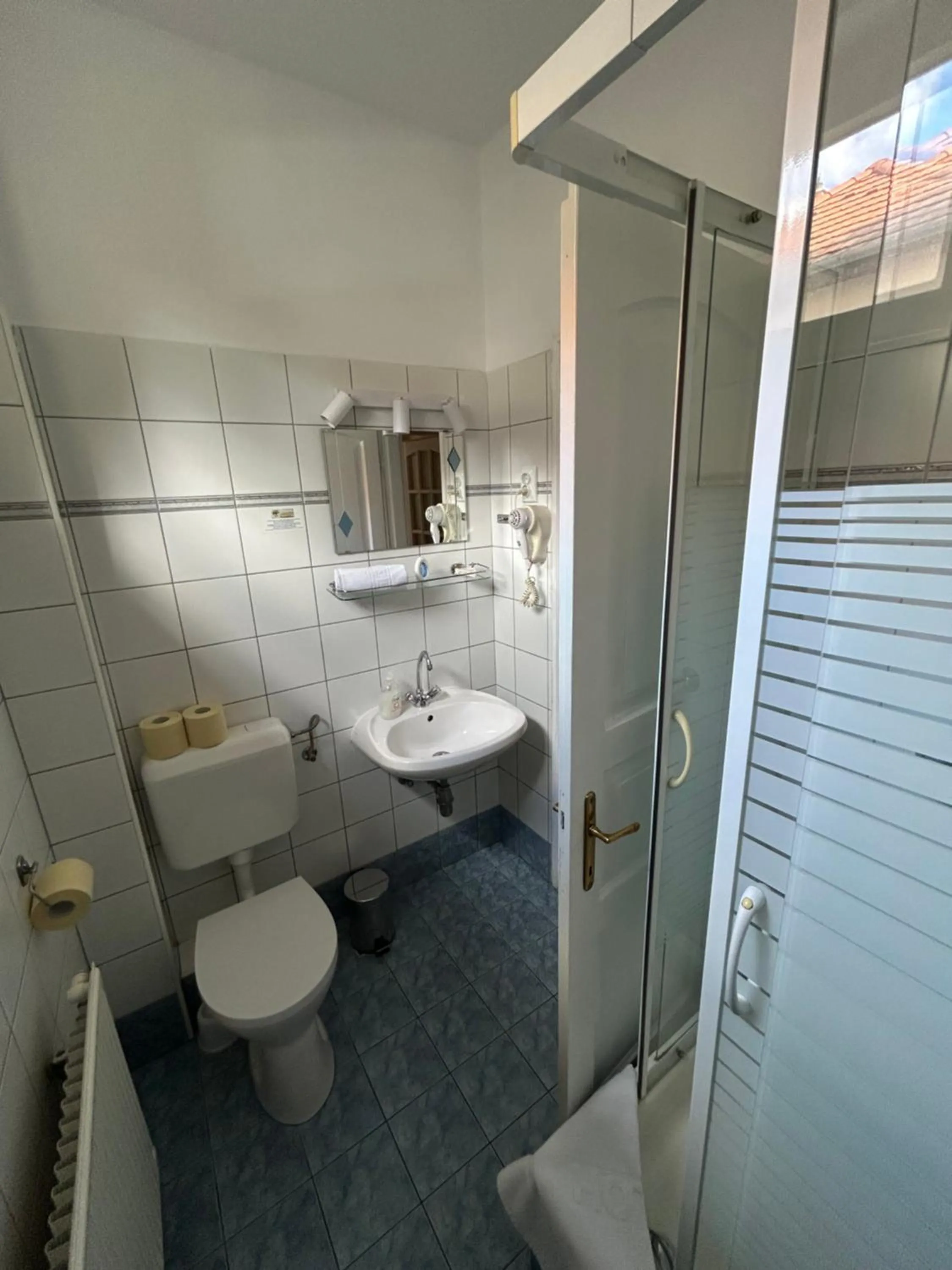 Shower in Corvin Hotel