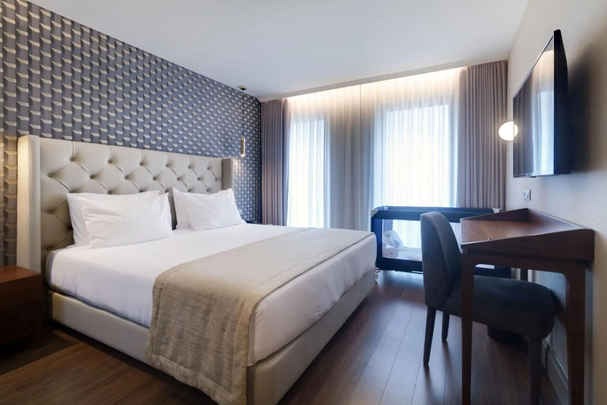 Photo of the whole room, Bed in Oca Oriental Porto Hotel