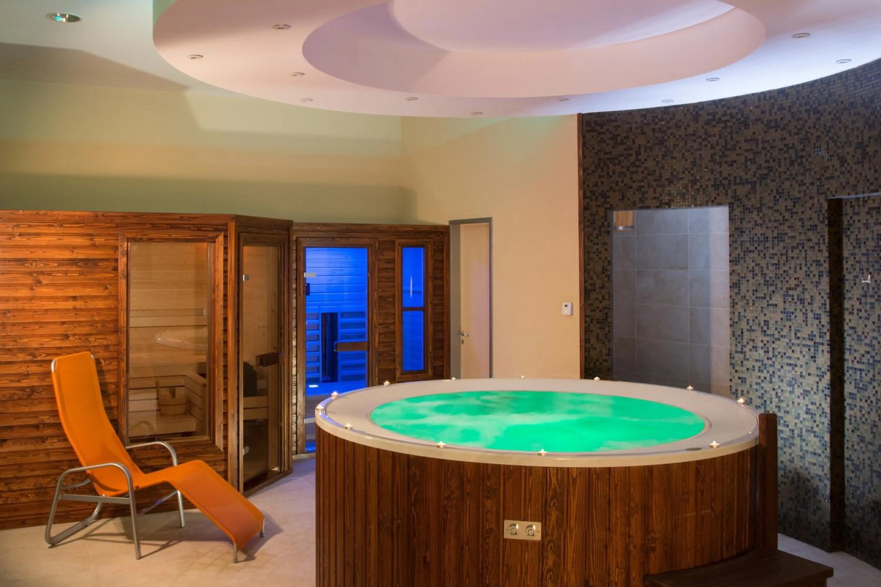 Hot Tub in Erzsébet Királyné Szálloda