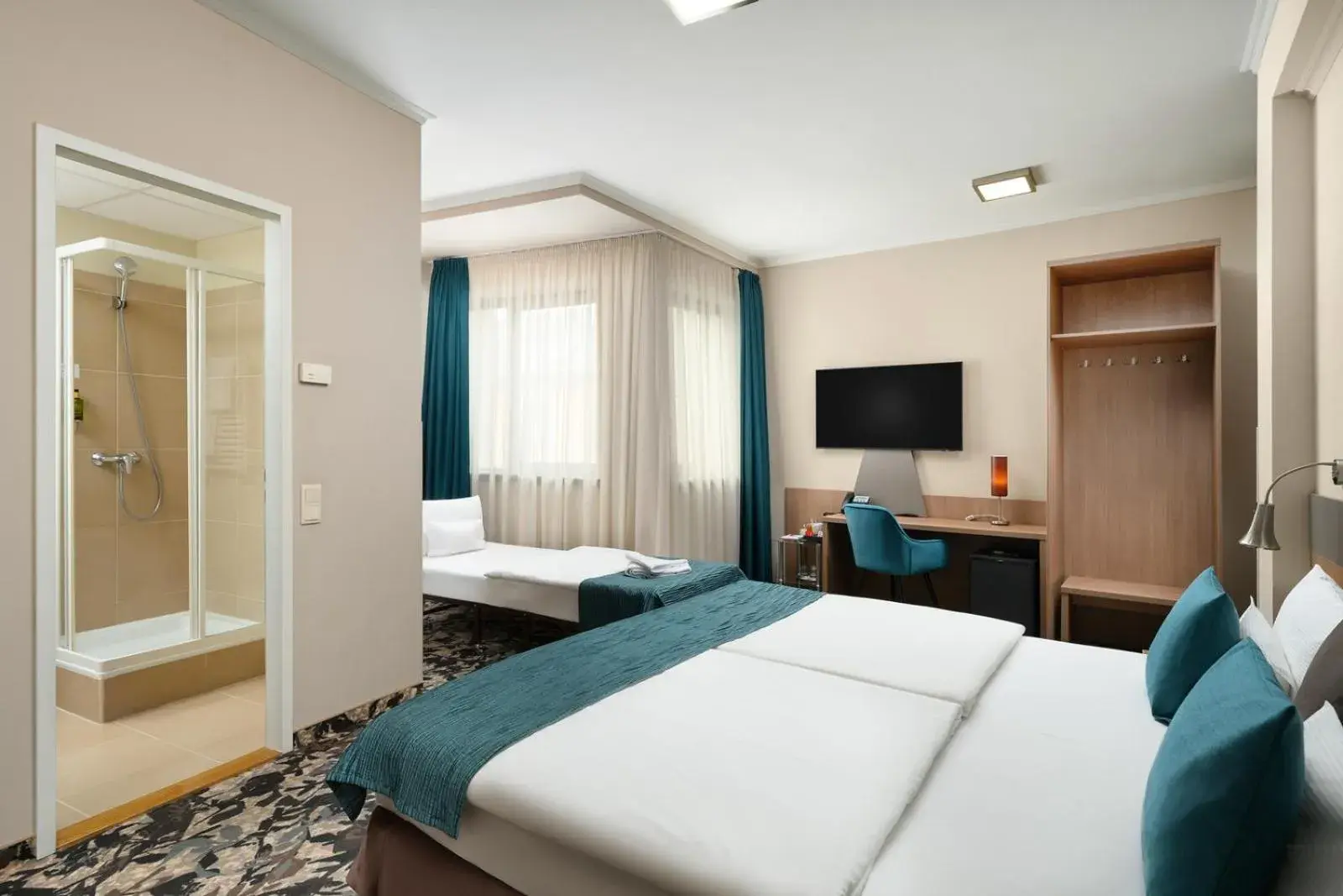 Double Room with Extra Bed in Erzsébet Királyné Szálloda Double Room with Extra Bed in Erzsébet Királyné Szálloda