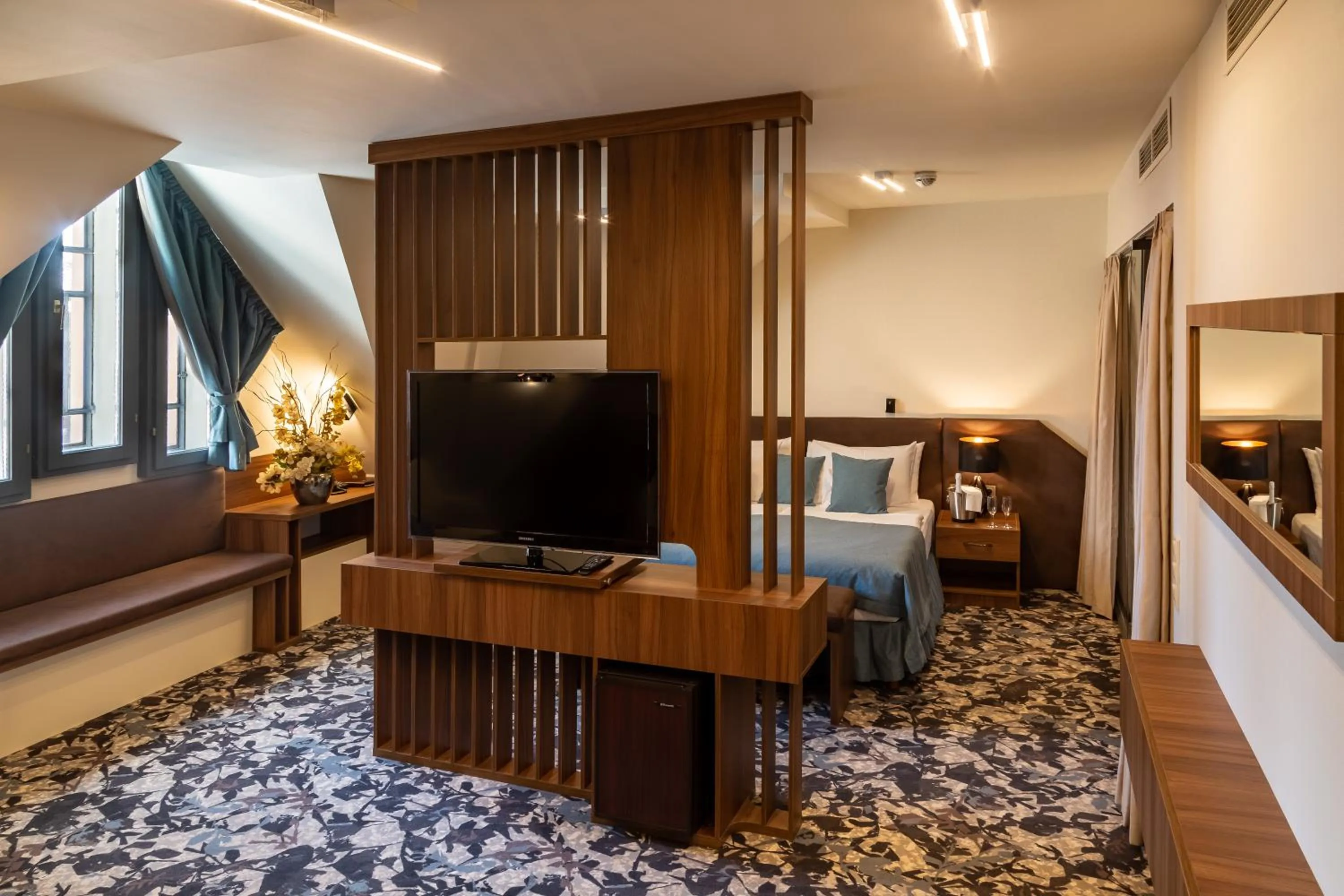 Property building, Bed in Erzsébet Királyné Szálloda