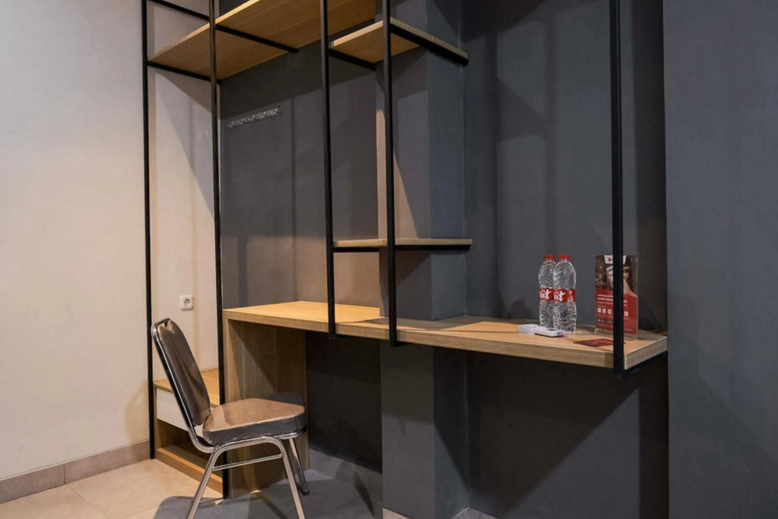 RedDoorz Plus near Taman Anggrek Mall