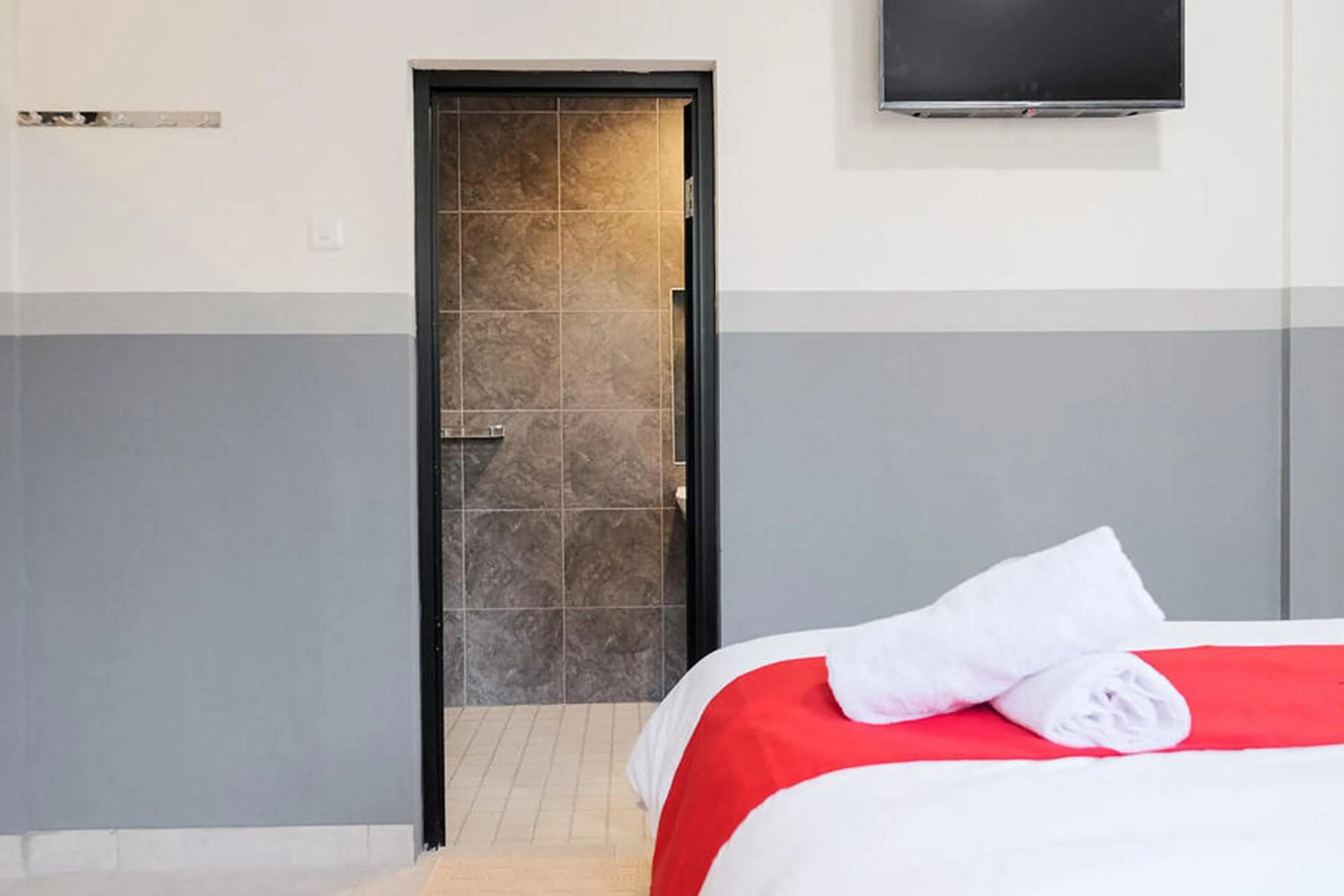 Bed in RedDoorz Plus near Taman Anggrek Mall