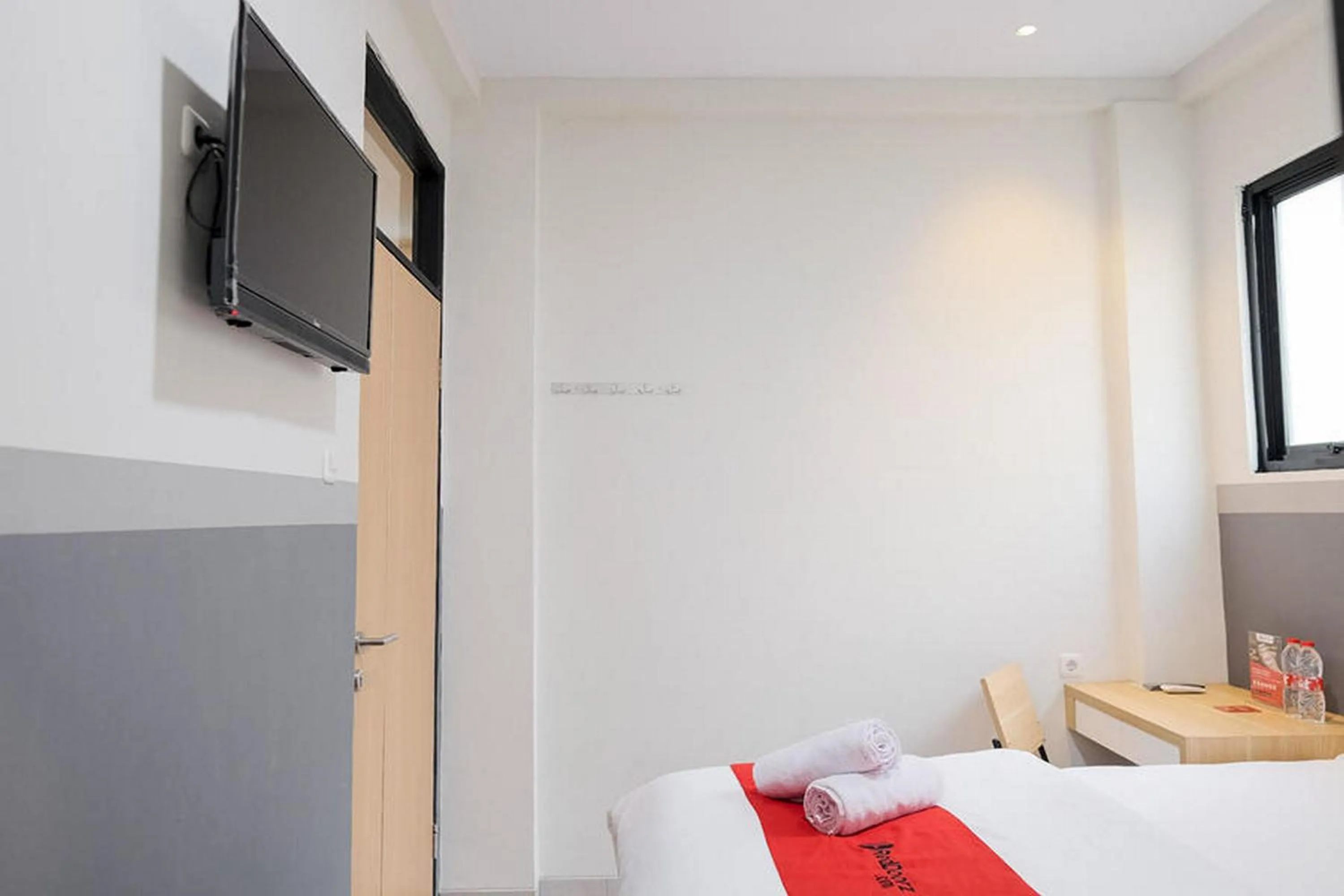 Bed in RedDoorz Plus near Taman Anggrek Mall