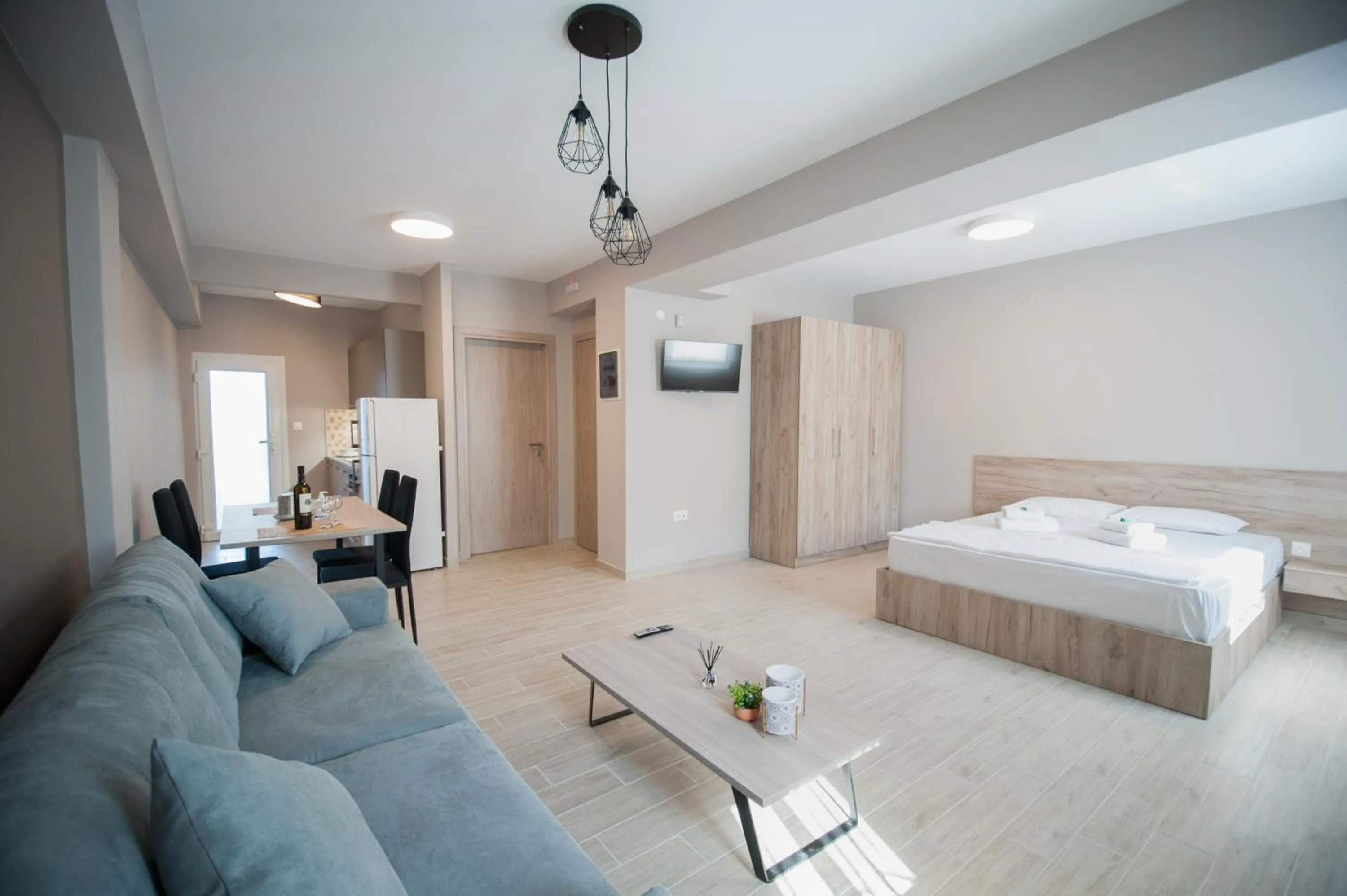 Living room, Bed in NIKI'S apartments