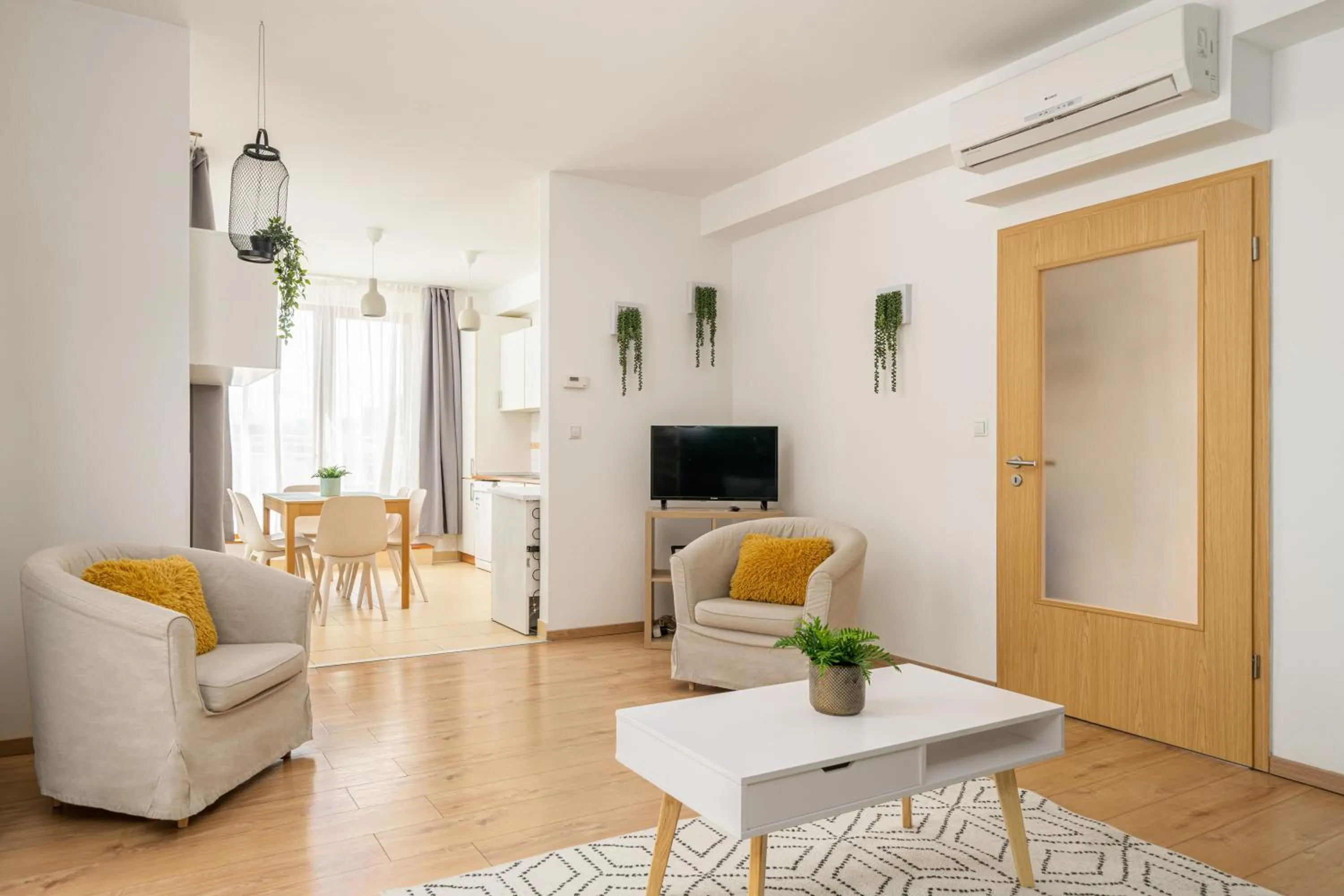 TV and multimedia in Central Passage Apartments by Vagabond Downtown