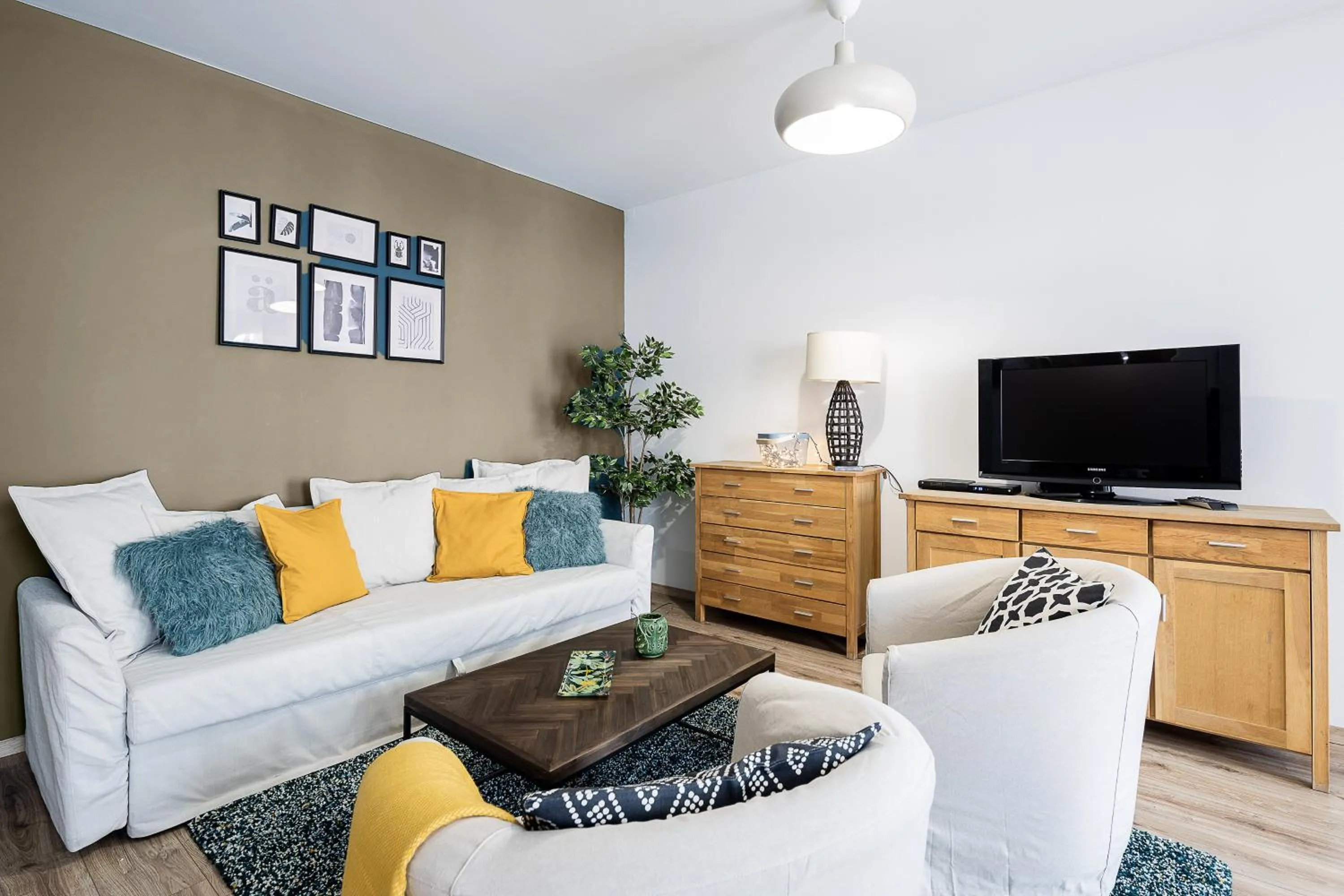 Bedroom in Central Passage Apartments by Vagabond Downtown