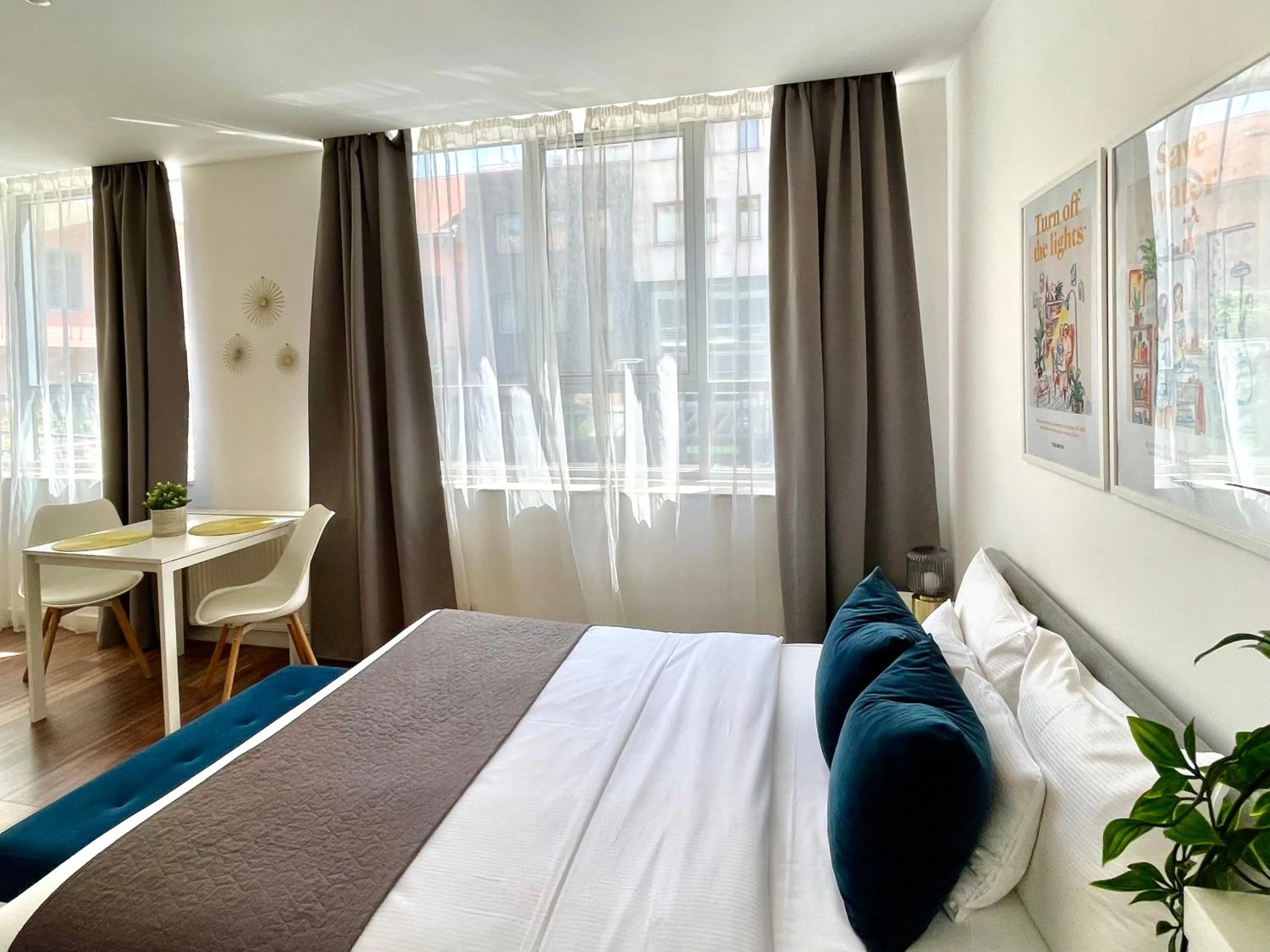 Photo of the whole room in Central Passage Apartments by Vagabond Downtown