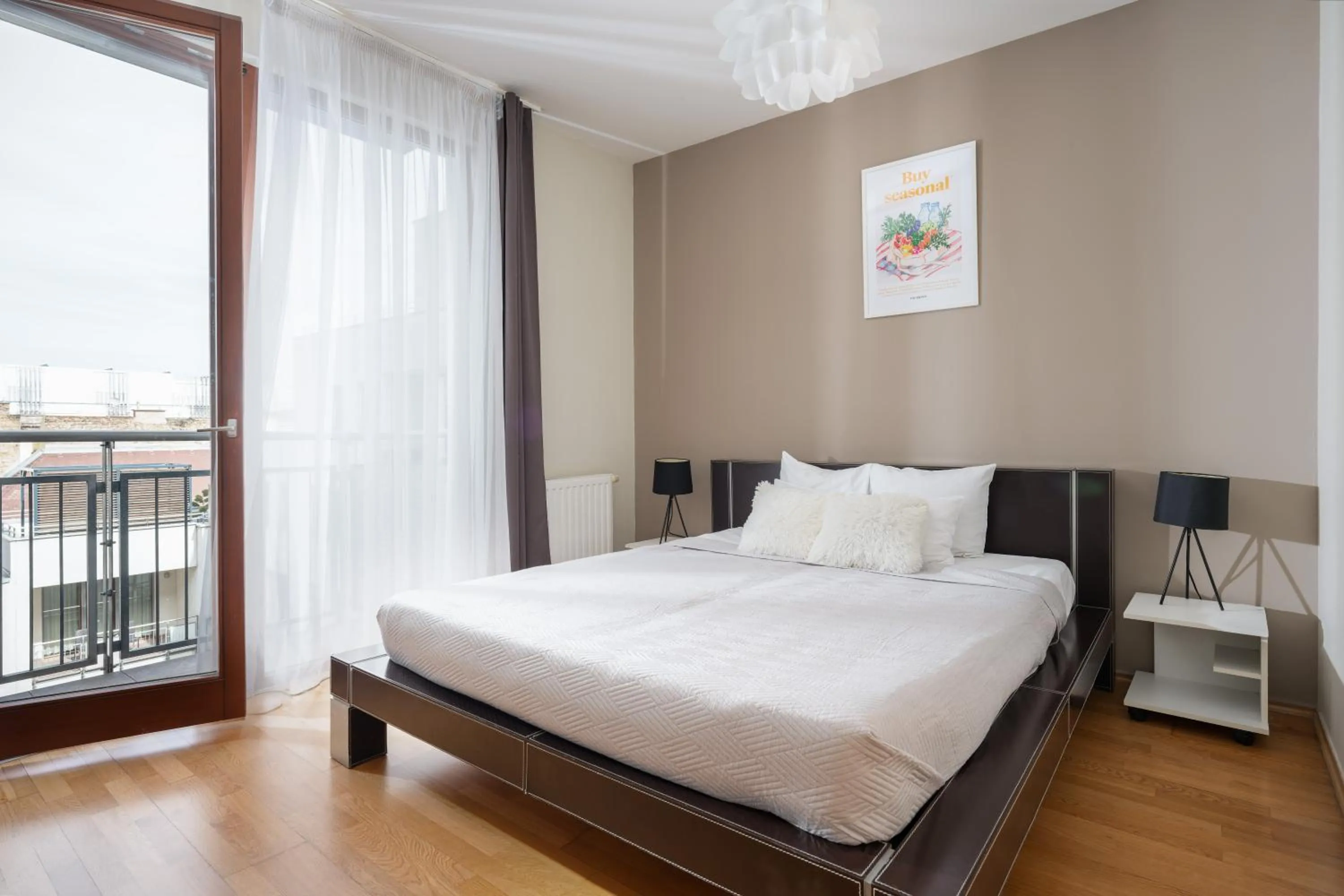 Bedroom in Central Passage Apartments by Vagabond Downtown