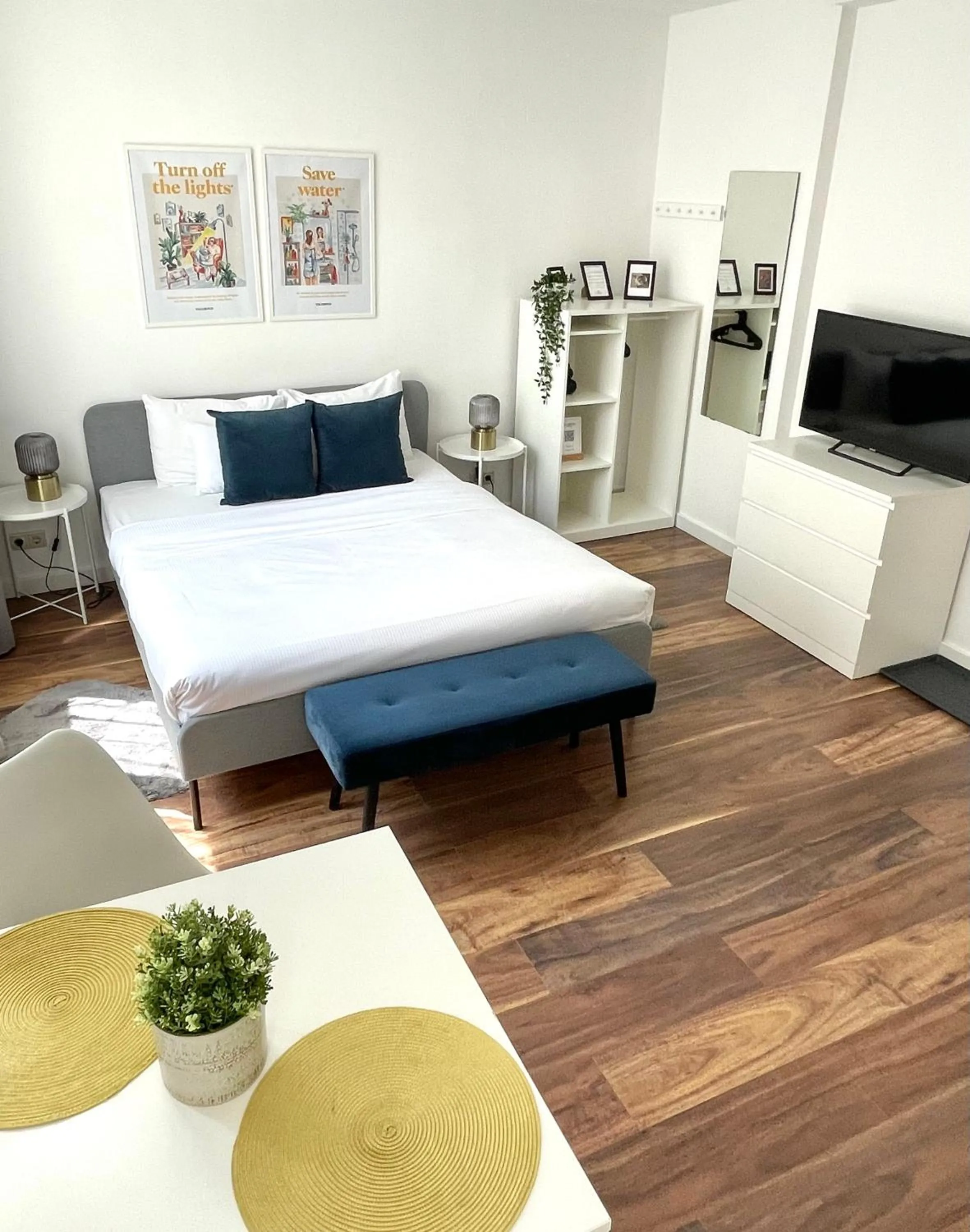 Photo of the whole room in Central Passage Apartments by Vagabond Downtown