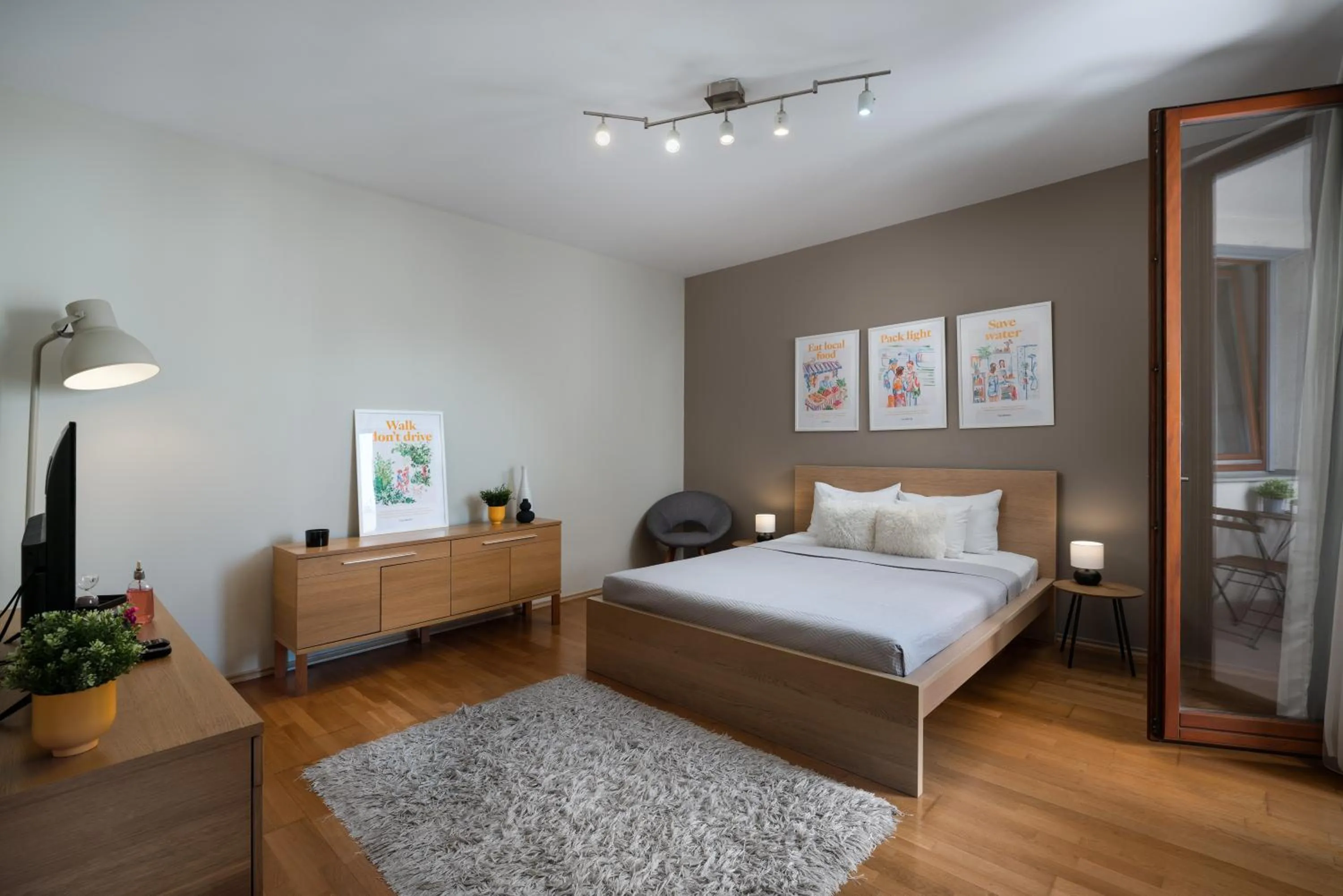 Bedroom in Central Passage Apartments by Vagabond Downtown