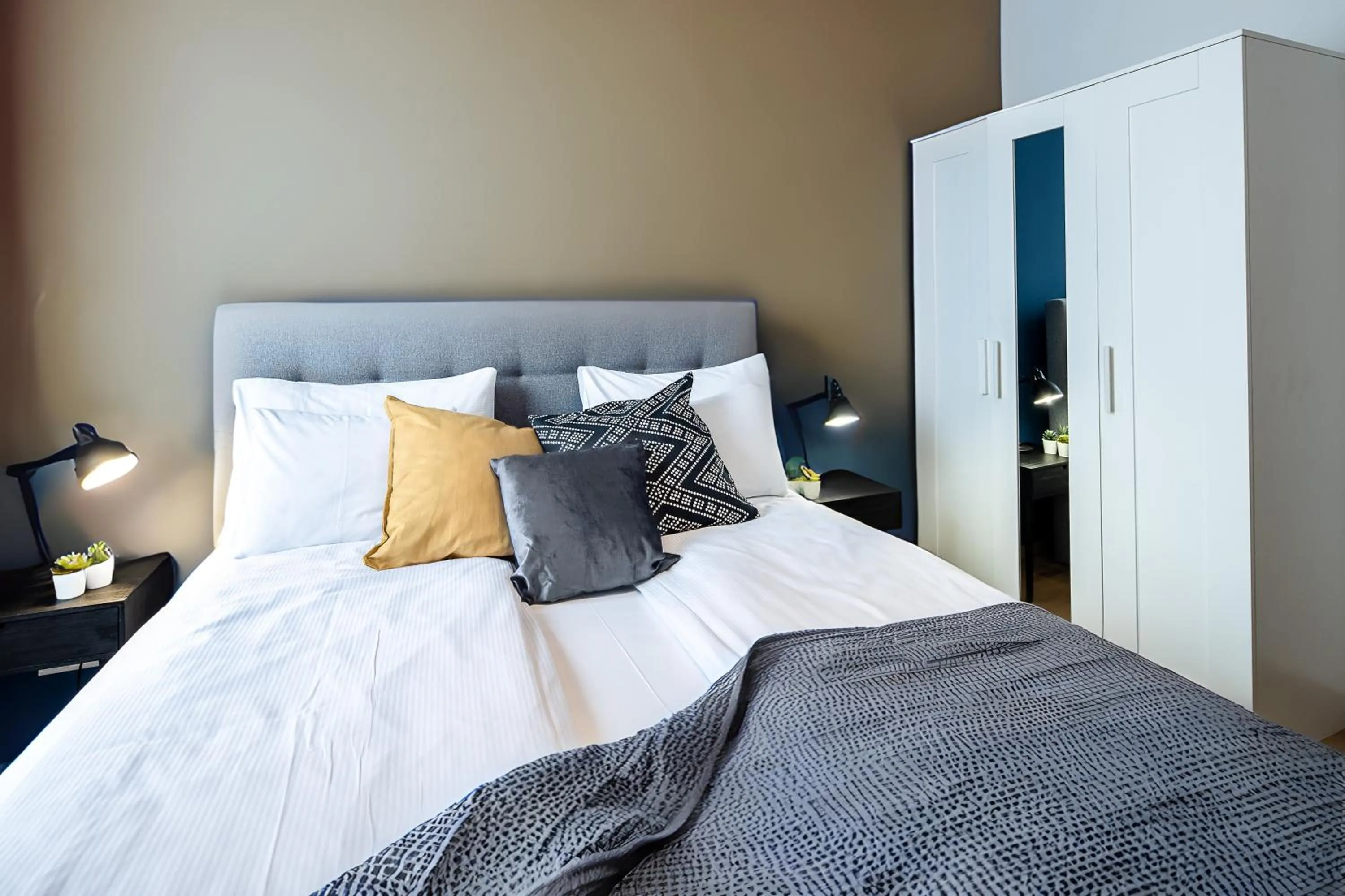 Bedroom in Central Passage Apartments by Vagabond Downtown