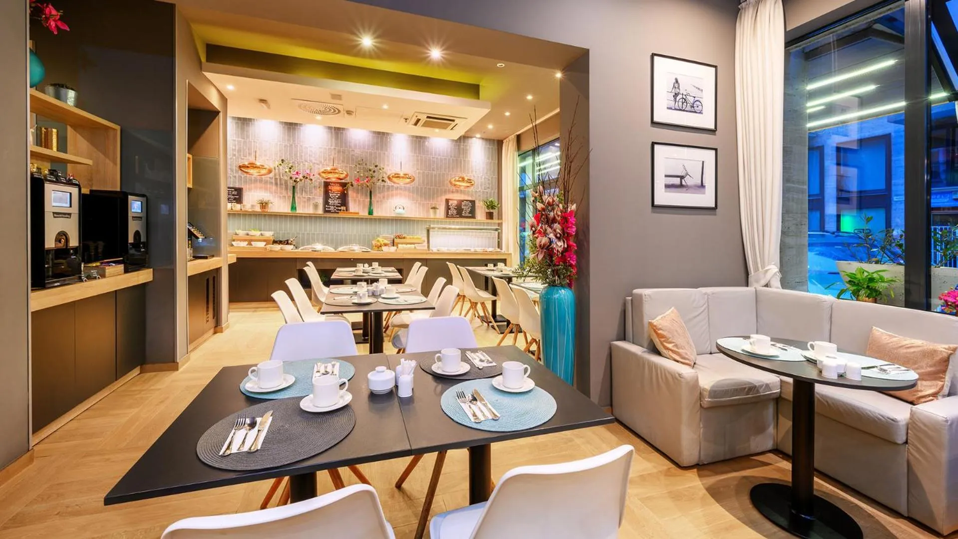 Breakfast in Central Passage Apartments by Vagabond Downtown