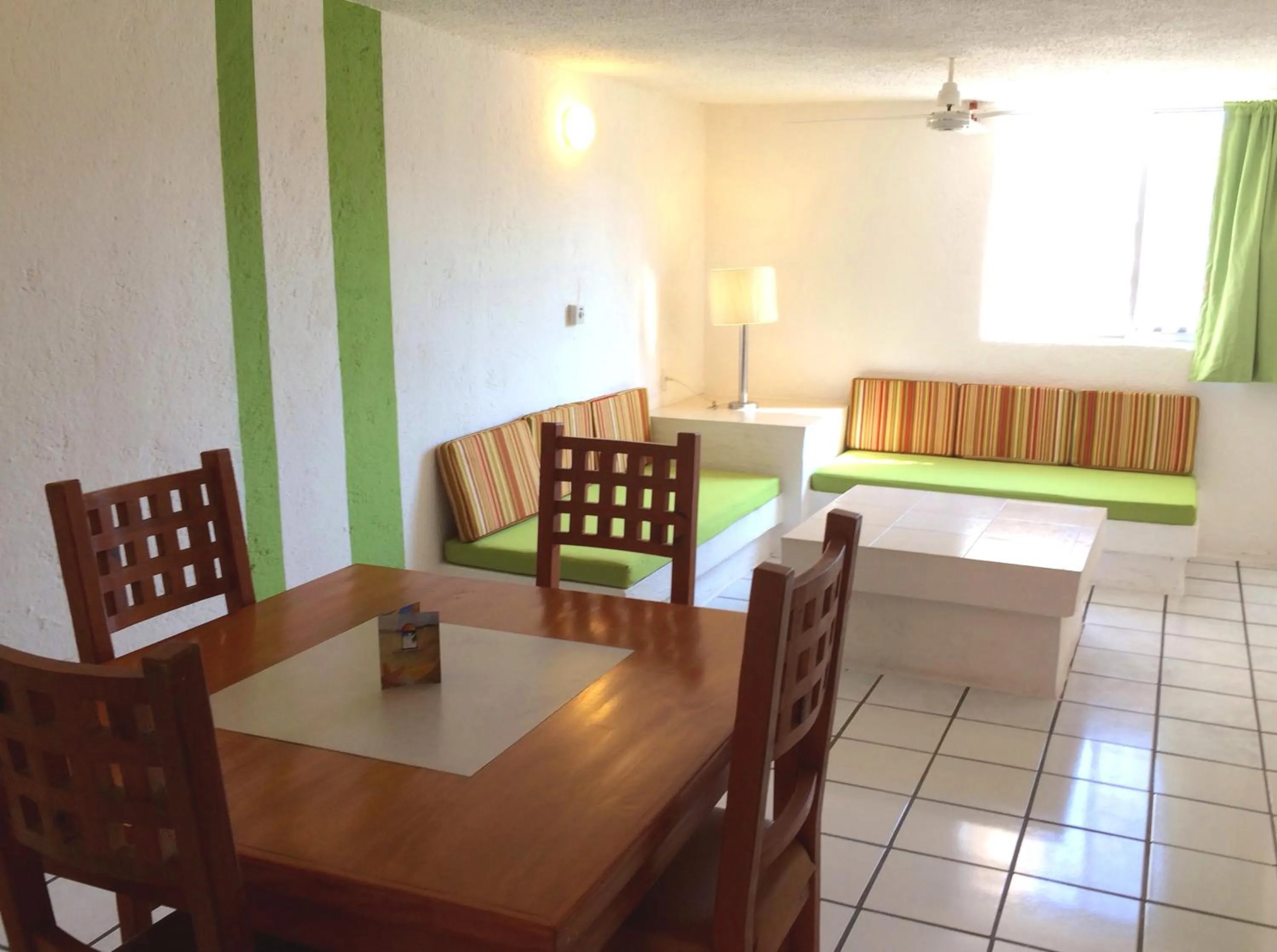 Living room in Suites Santa Barbara