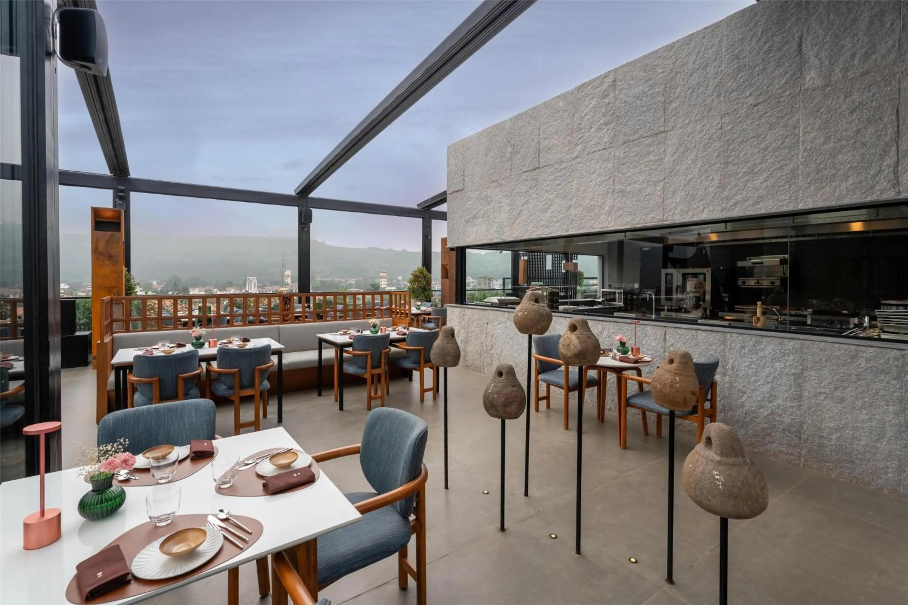 Lounge or bar in Radisson Resort and Spa Lonavala