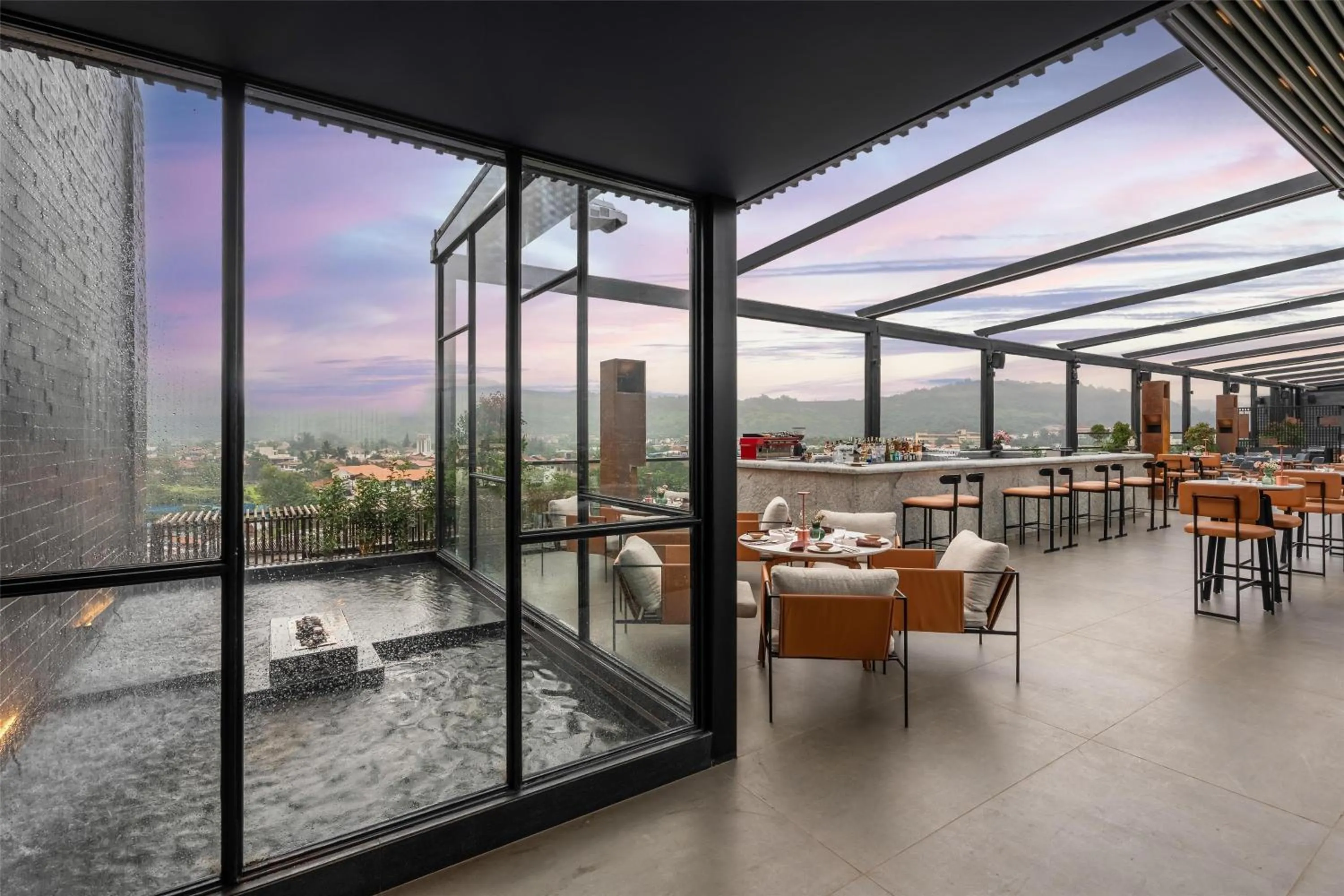 Lounge or bar in Radisson Resort and Spa Lonavala