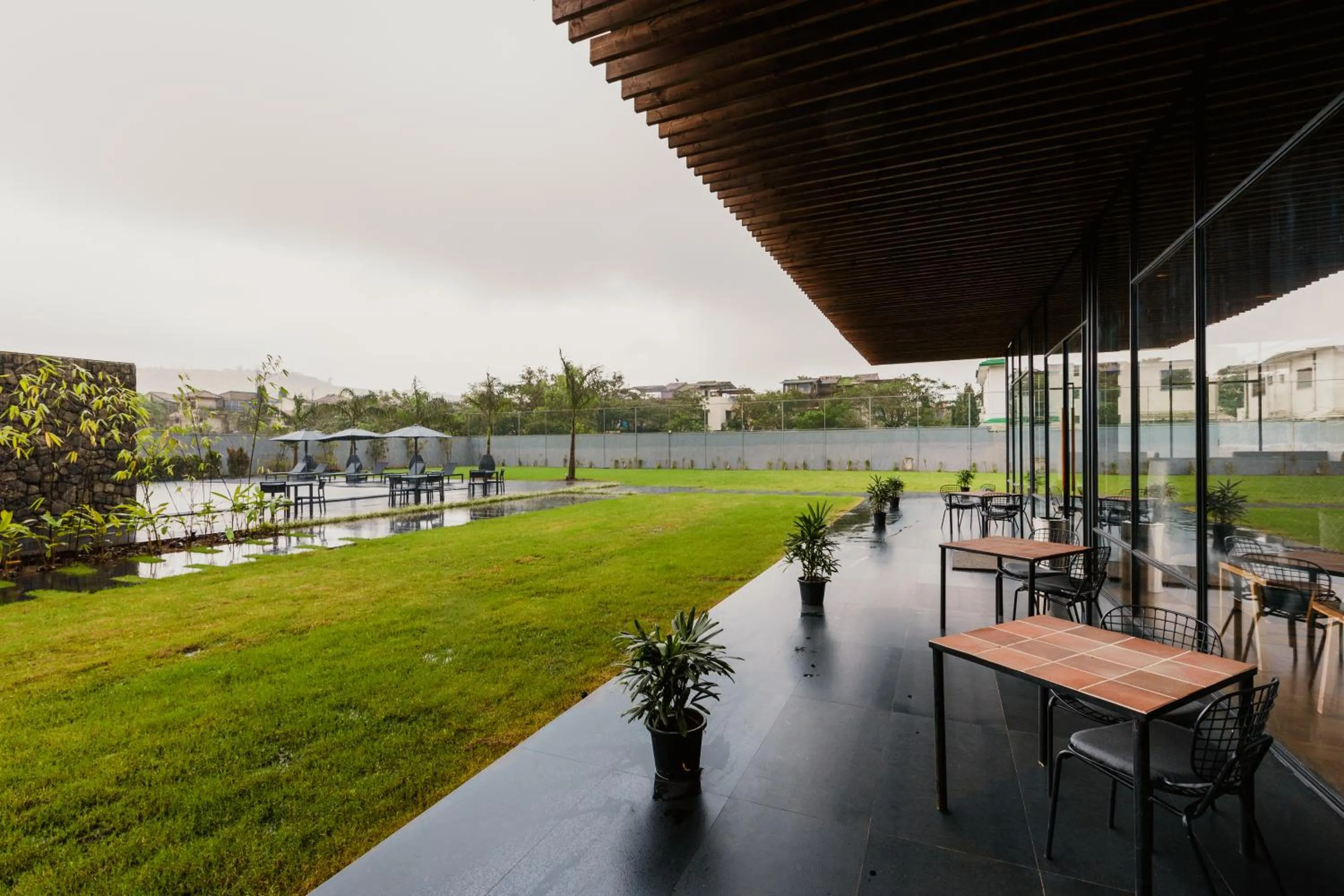 Lounge or bar in Radisson Resort and Spa Lonavala